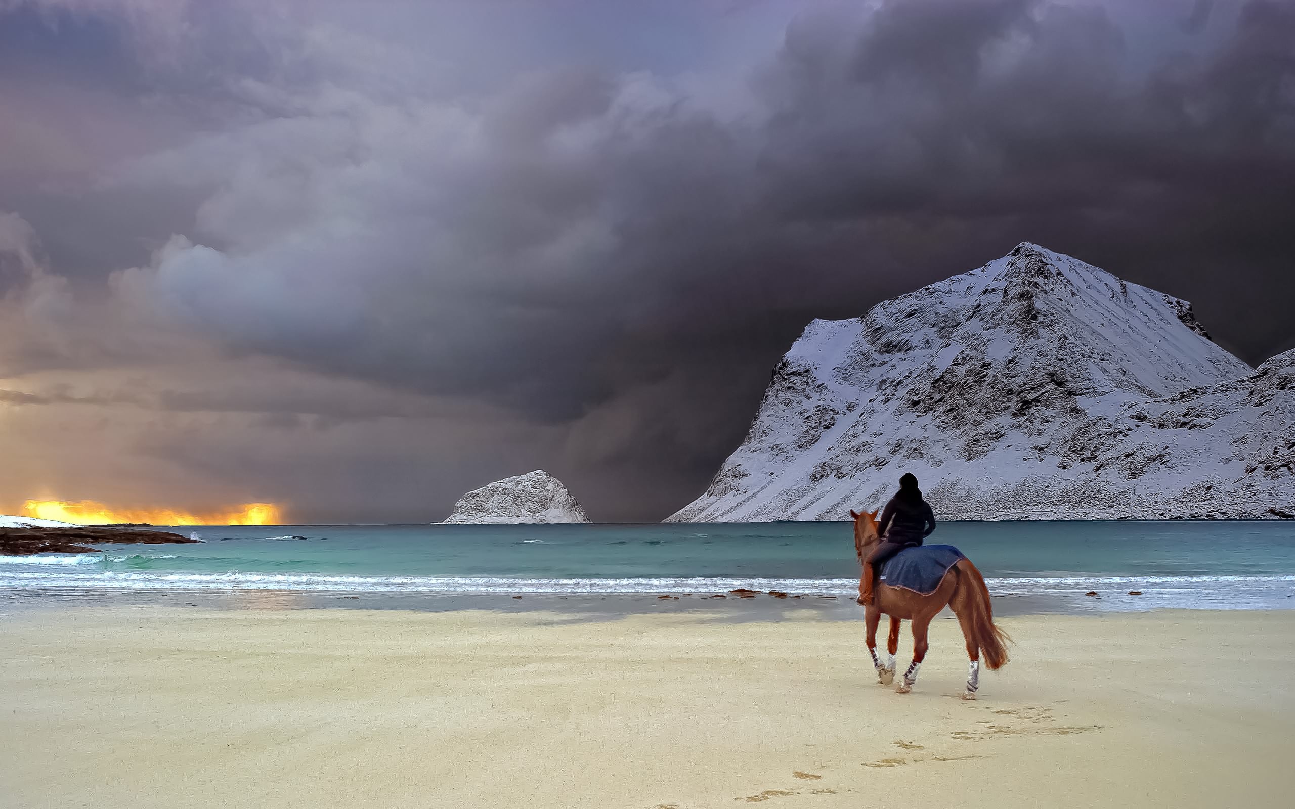 Лошади и закат горы море