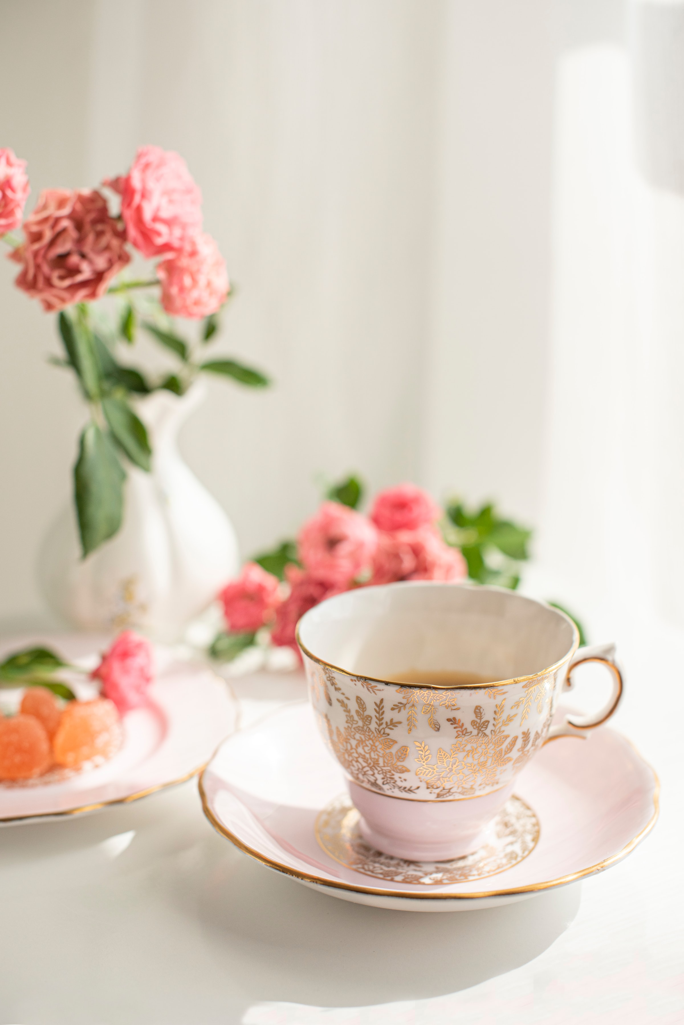Handy-Wallpaper Blumen, Lebensmittel, Teller, Tee, Eine Tasse, Tasse kostenlos herunterladen.