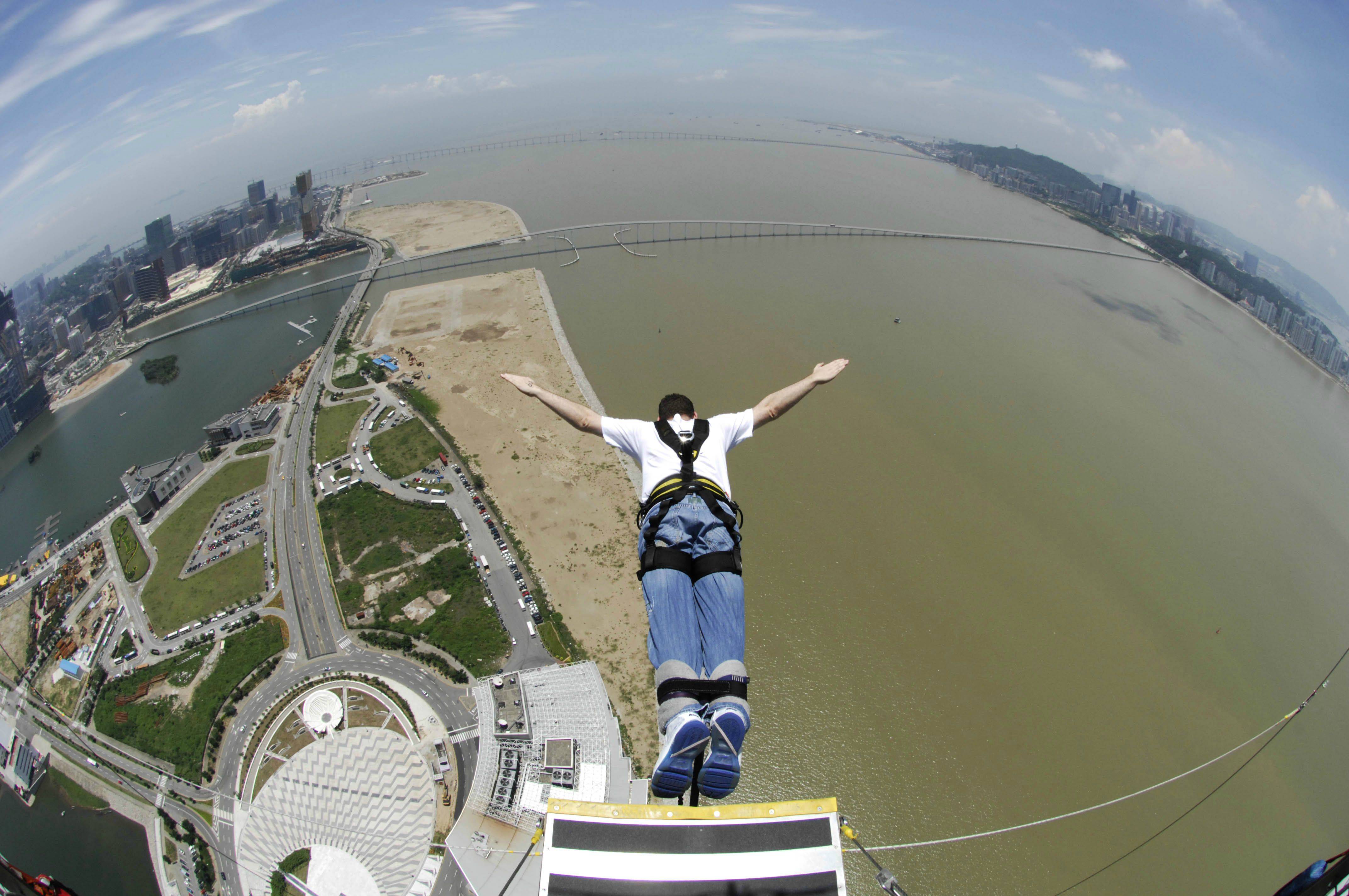 Macau Tower прыжок банджи джампинг