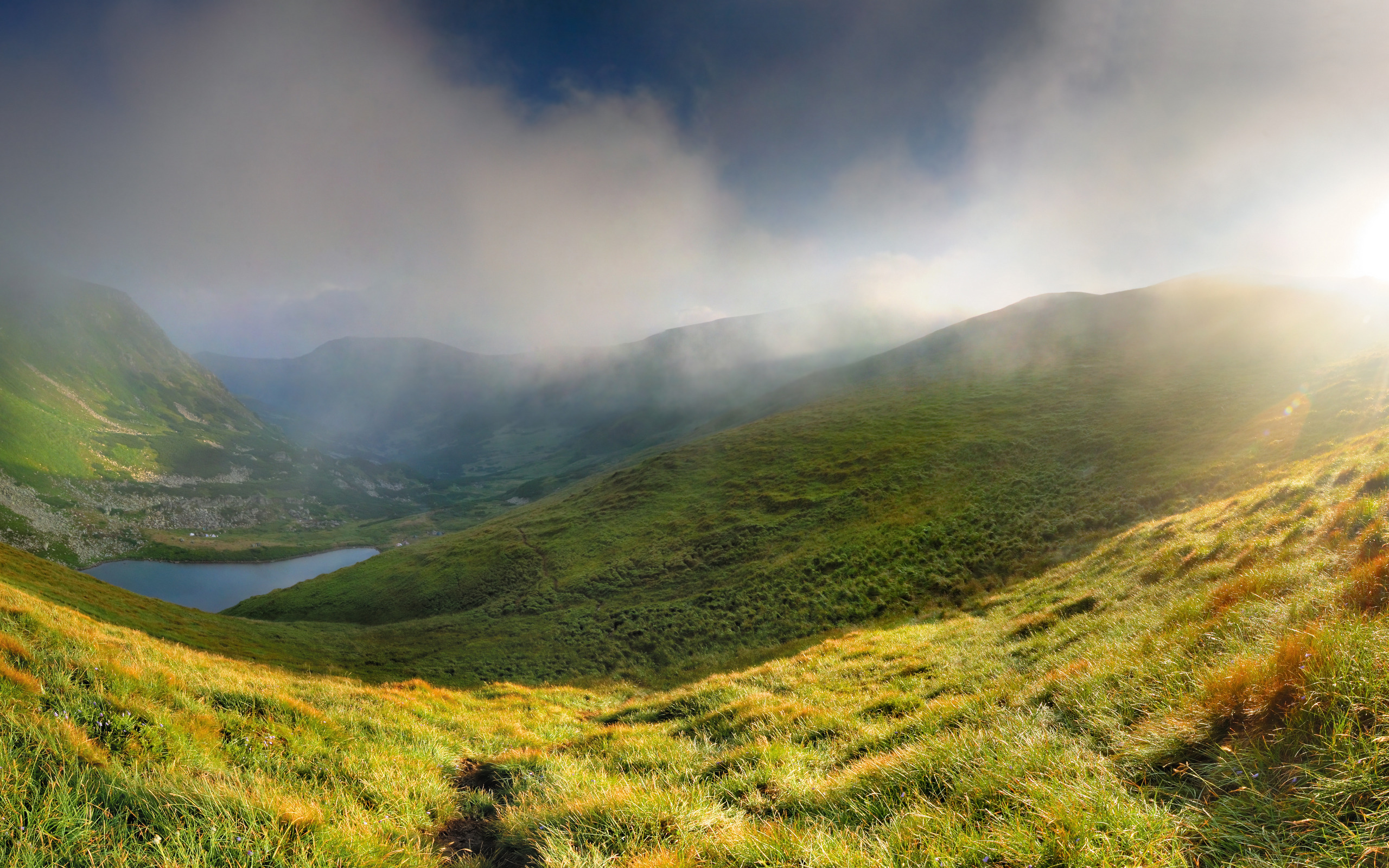 Mountain land. Поле горы. Красивый пейзаж. Пейзаж Долина. Природа холмы.