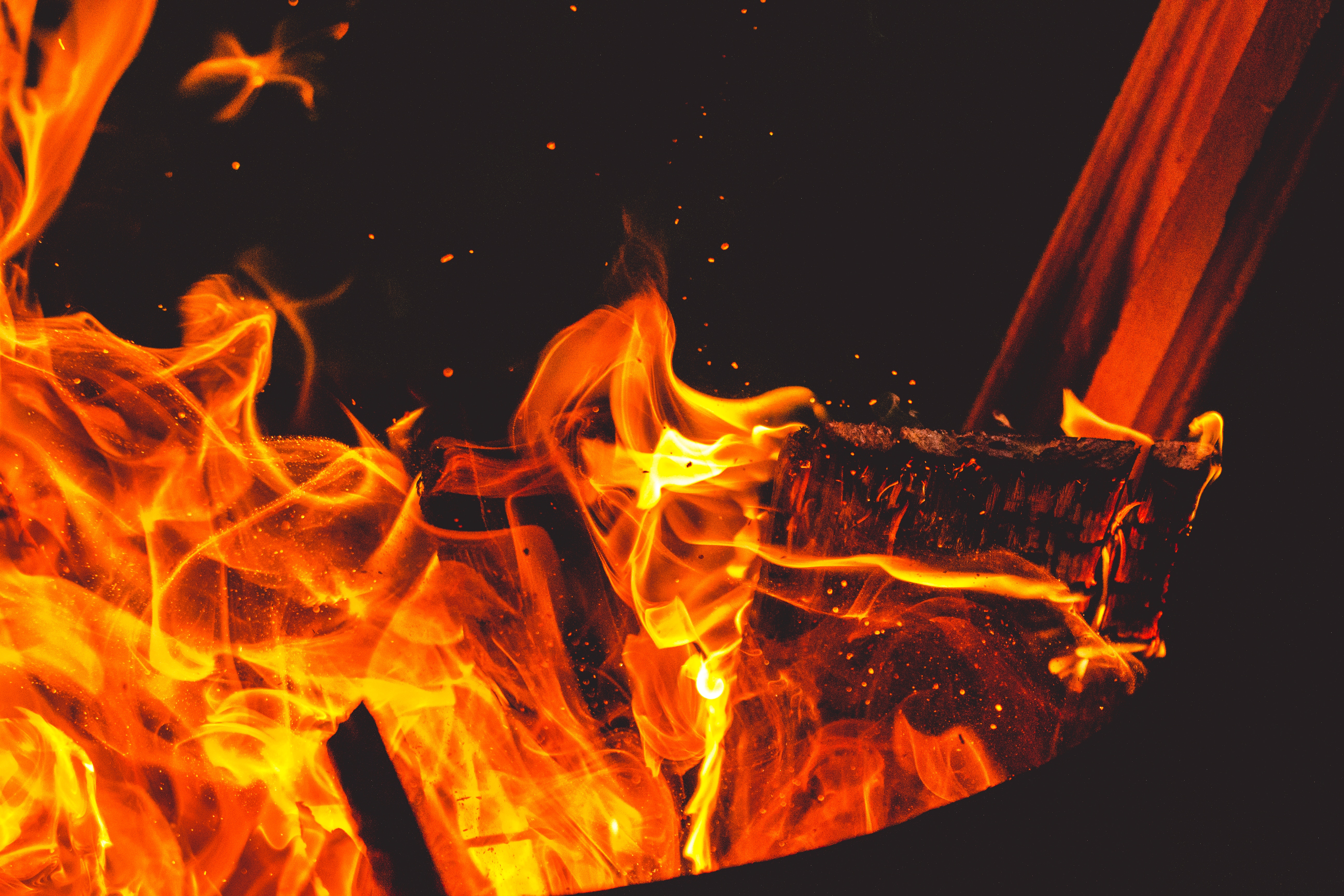 Free download wallpaper Fire, Sparks, Miscellanea, Firewood, Flame, Miscellaneous, Bonfire on your PC desktop
