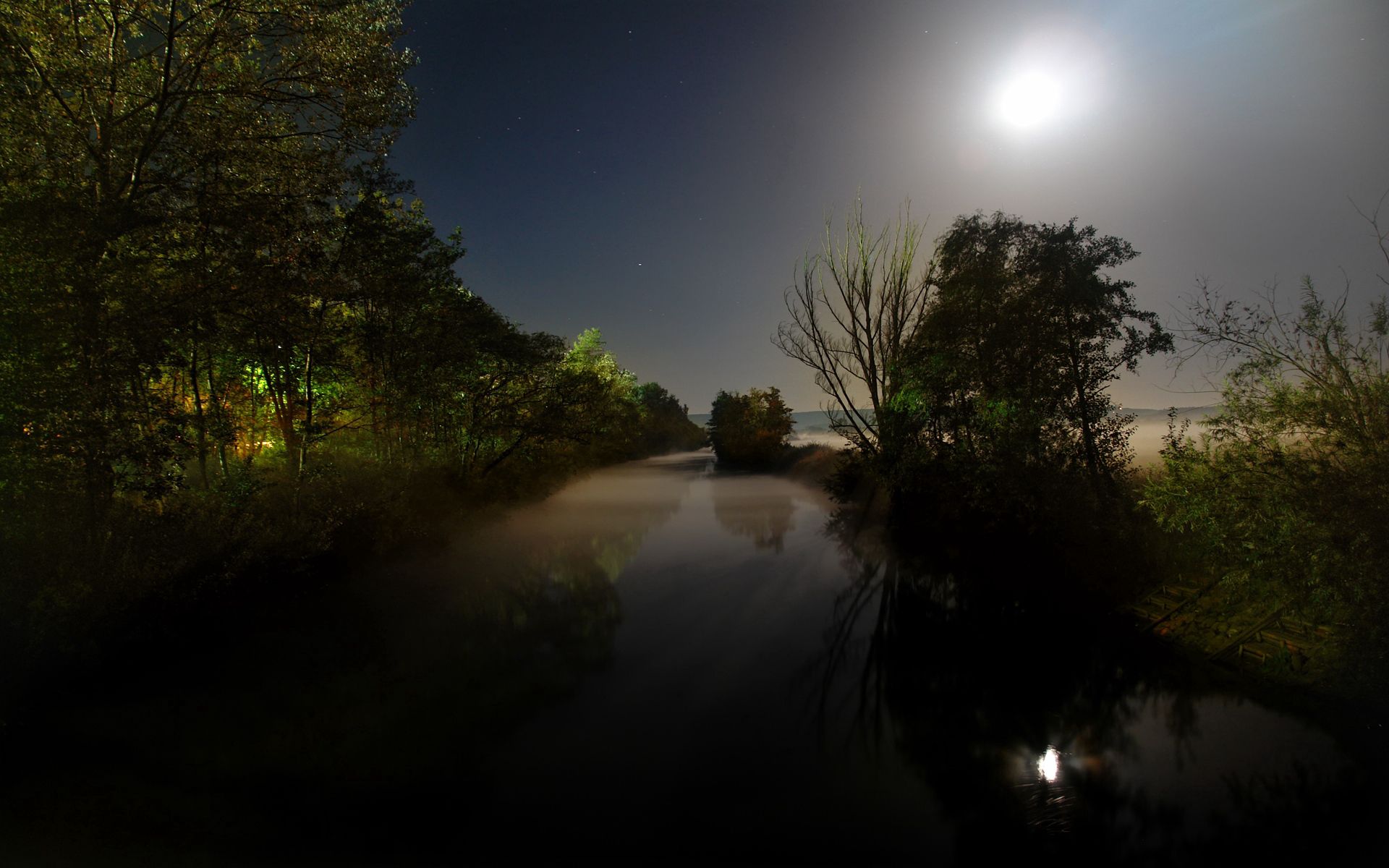 Ночной пейзаж с рекой