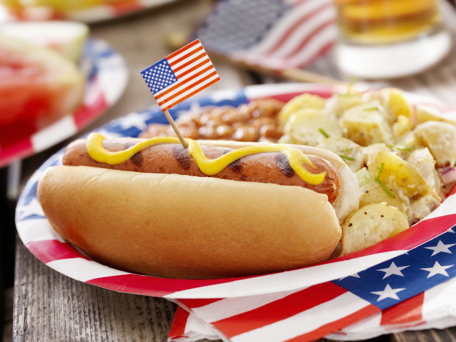 Фаст стране. Хот дог США. Национальный день хот-дога в США. Хот дог в Америке. Американская кухня.