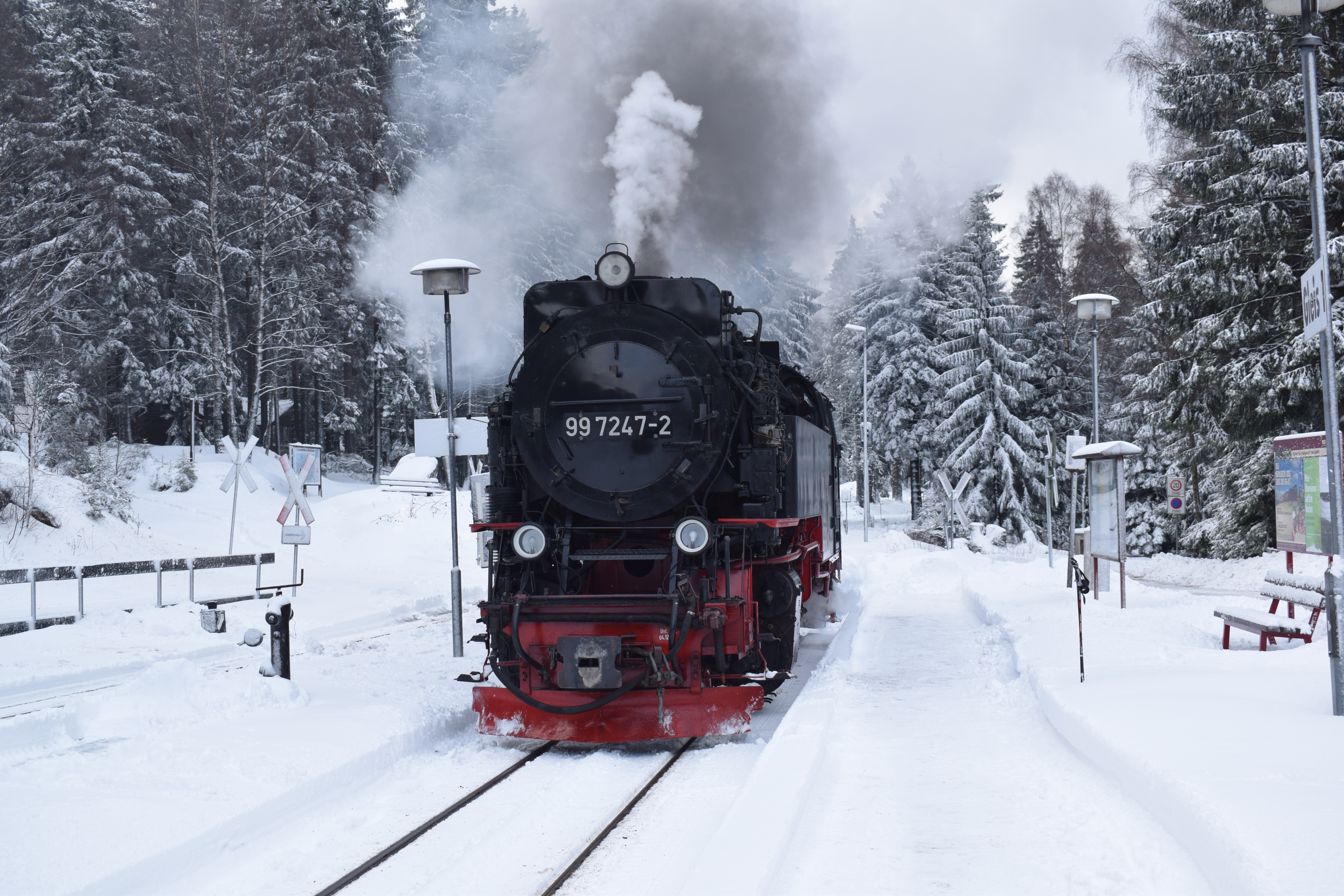 929811 Hintergrundbild herunterladen fahrzeuge, zug, lokomotive, schnee, dampflokomotive, winter - Bildschirmschoner und Bilder kostenlos