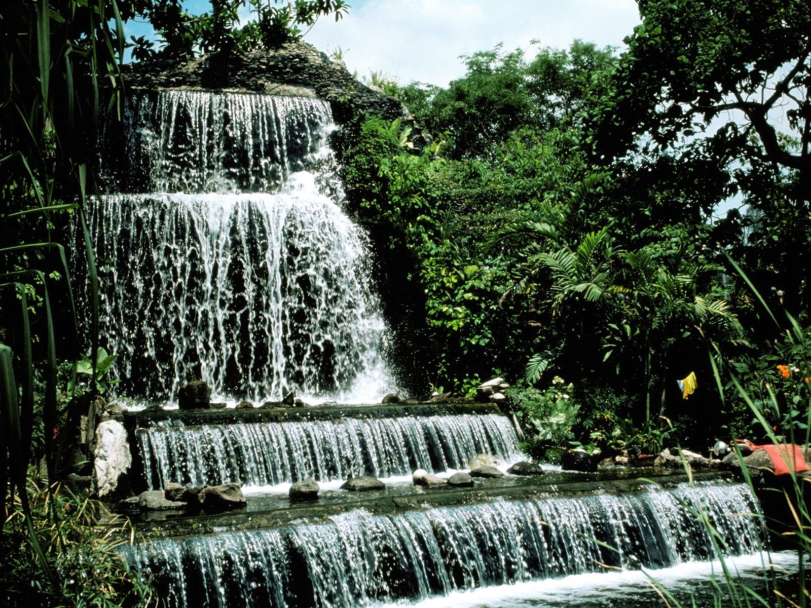 426322 скачать обои водопады, вода, земля/природа, водопад, зеленый, манила, природа, филиппины, растительность - заставки и картинки бесплатно