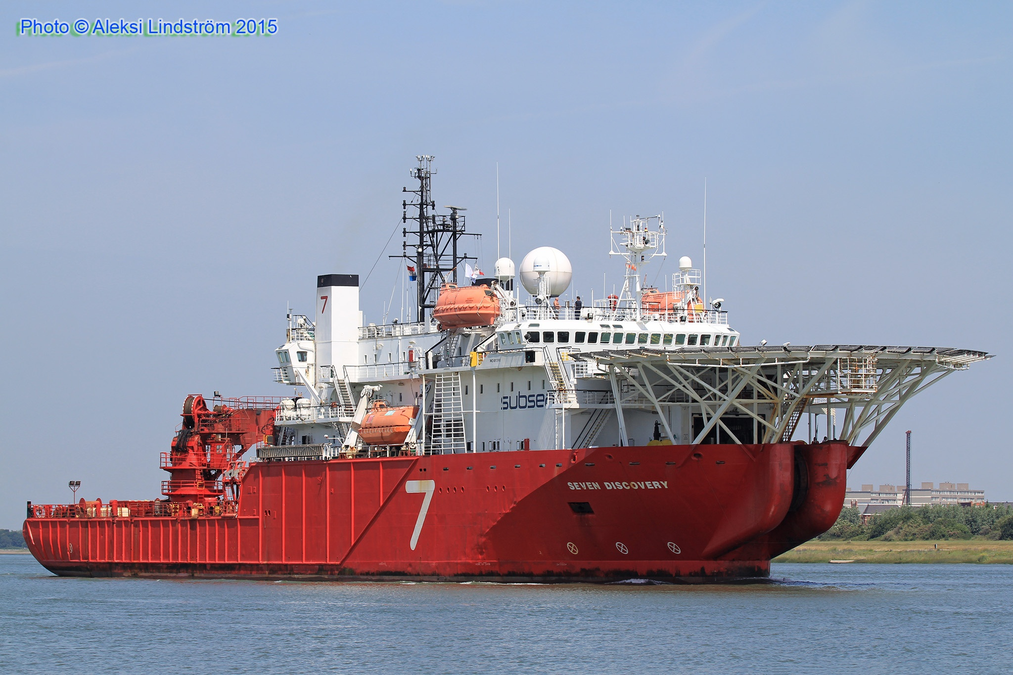 Shipping discover. Offshore support Vessel судно. Sea Discovery судно. Офшор судна. Корабль ТС 100.