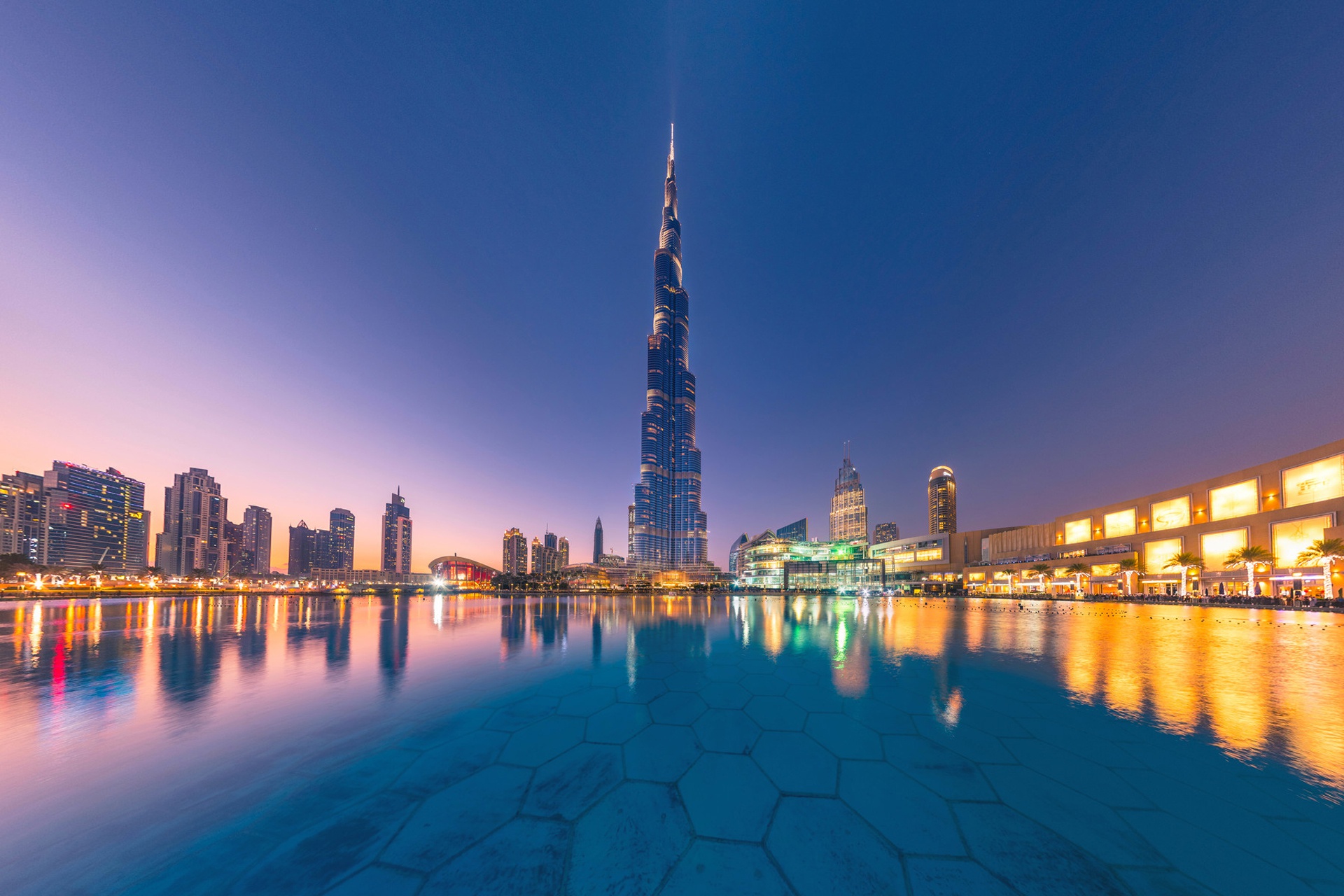 898902 Bild herunterladen menschengemacht, burj khalifa, gebäude, dubai, nacht, spiegelung, wolkenkratzer, vereinigte arabische emirate - Hintergrundbilder und Bildschirmschoner kostenlos
