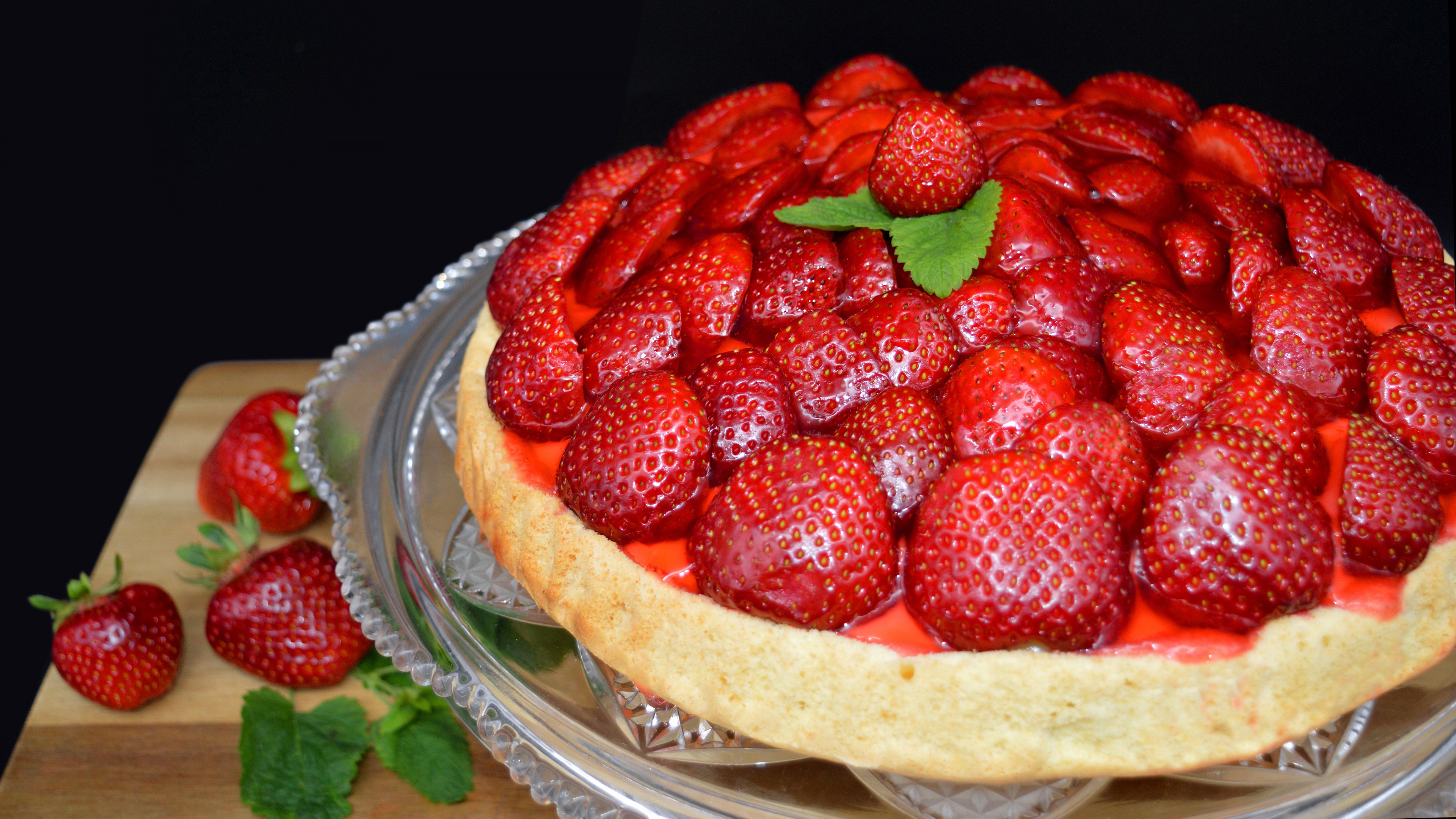 Download mobile wallpaper Food, Strawberry, Cake, Berry, Baking, Pie for free.