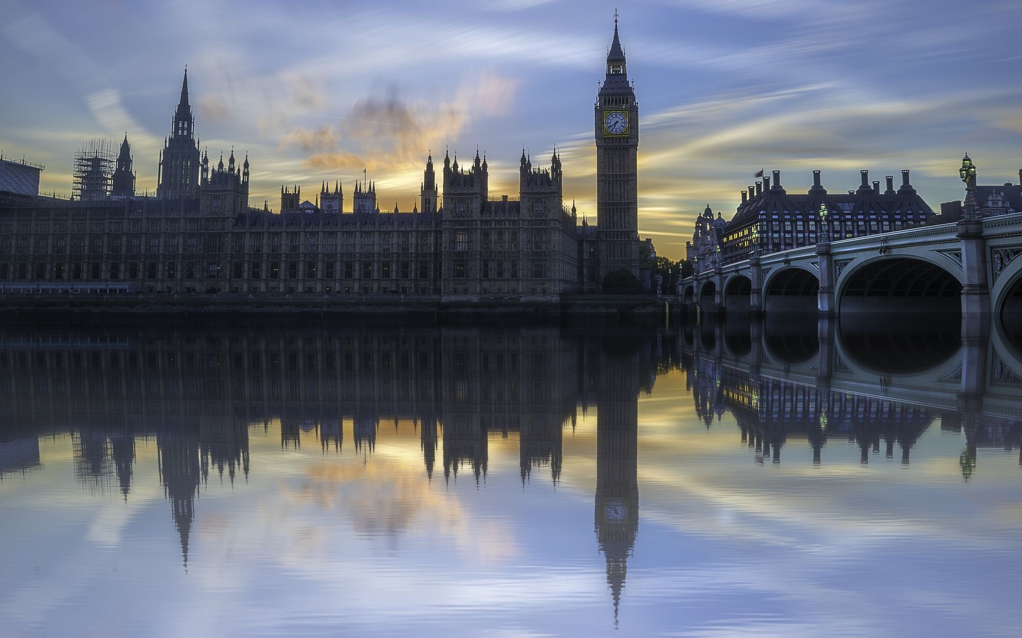 Парламент Лондона на реке Темза