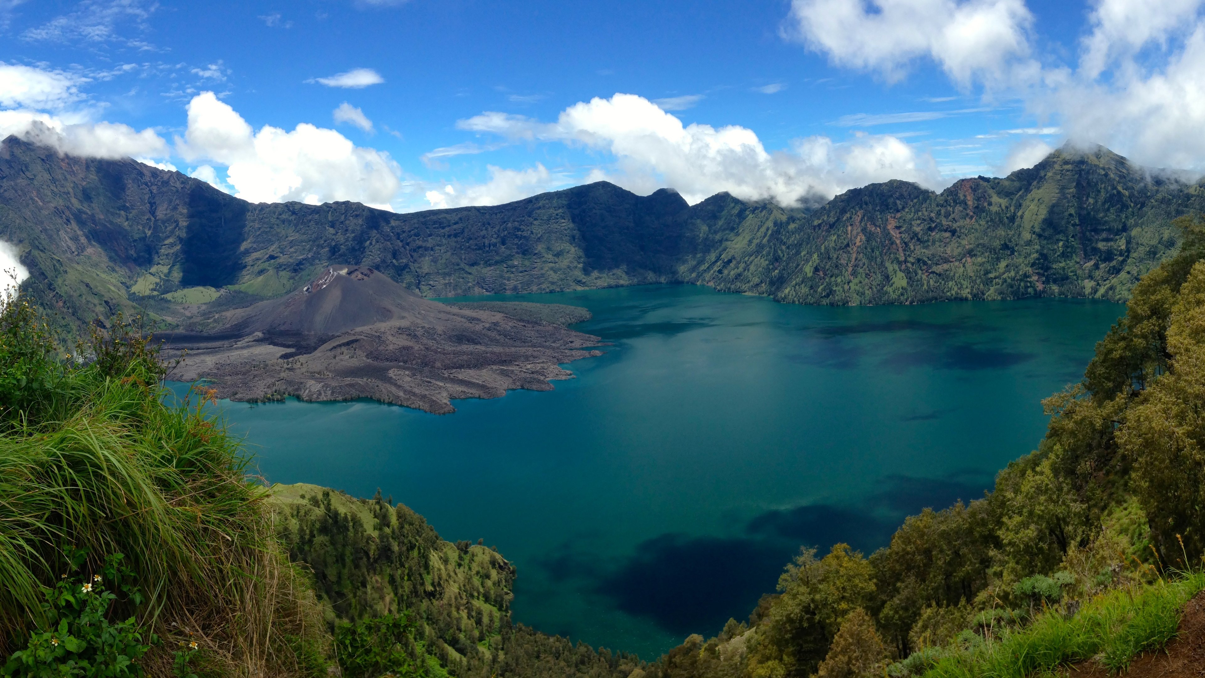 380359 Hintergrundbild herunterladen erde/natur, vulkan, blau, grün, indonesien, see, baum, vulkane - Bildschirmschoner und Bilder kostenlos