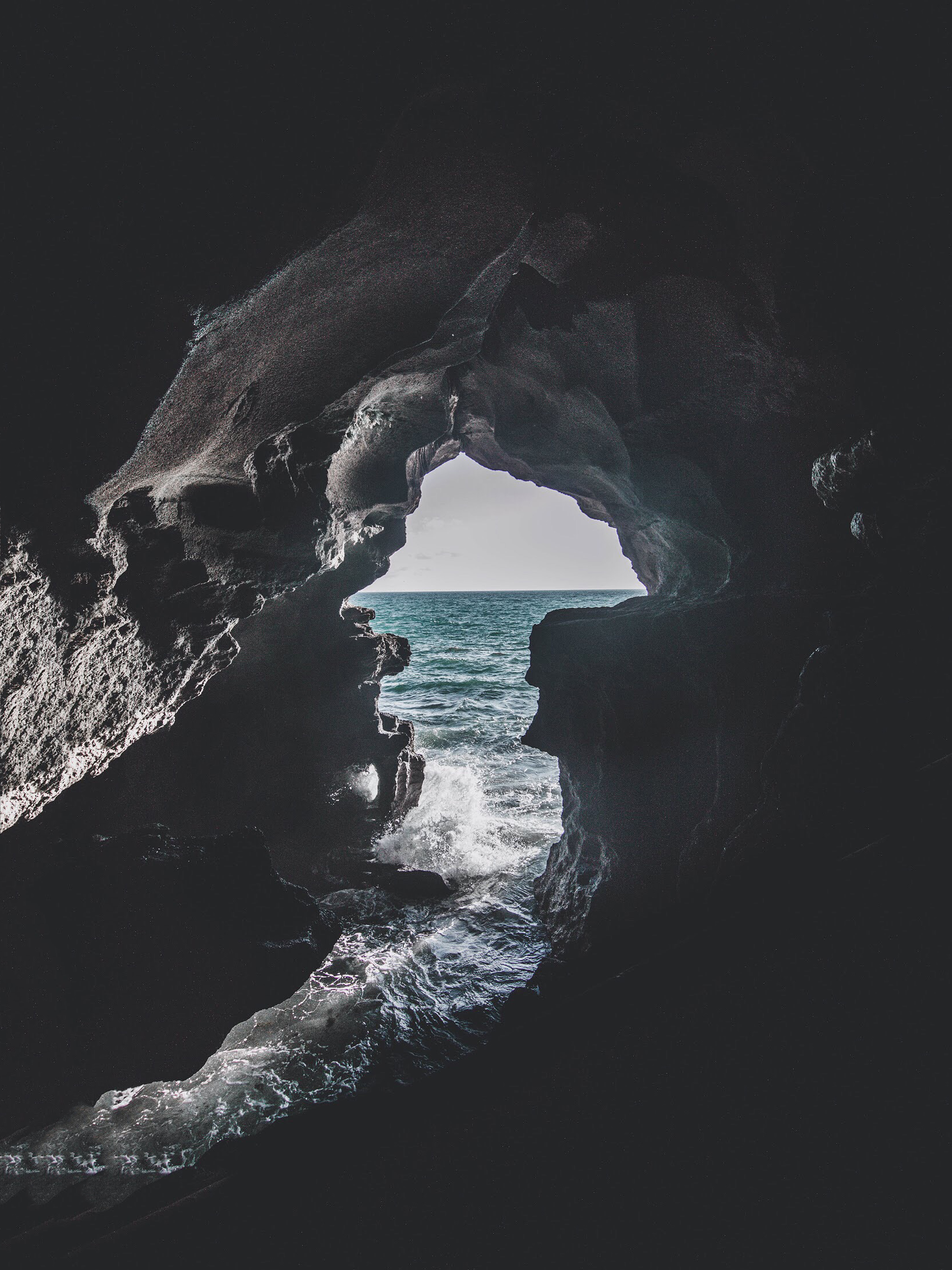 96852 Hintergrundbild herunterladen natur, stones, sea, surfen, schaum, höhle - Bildschirmschoner und Bilder kostenlos