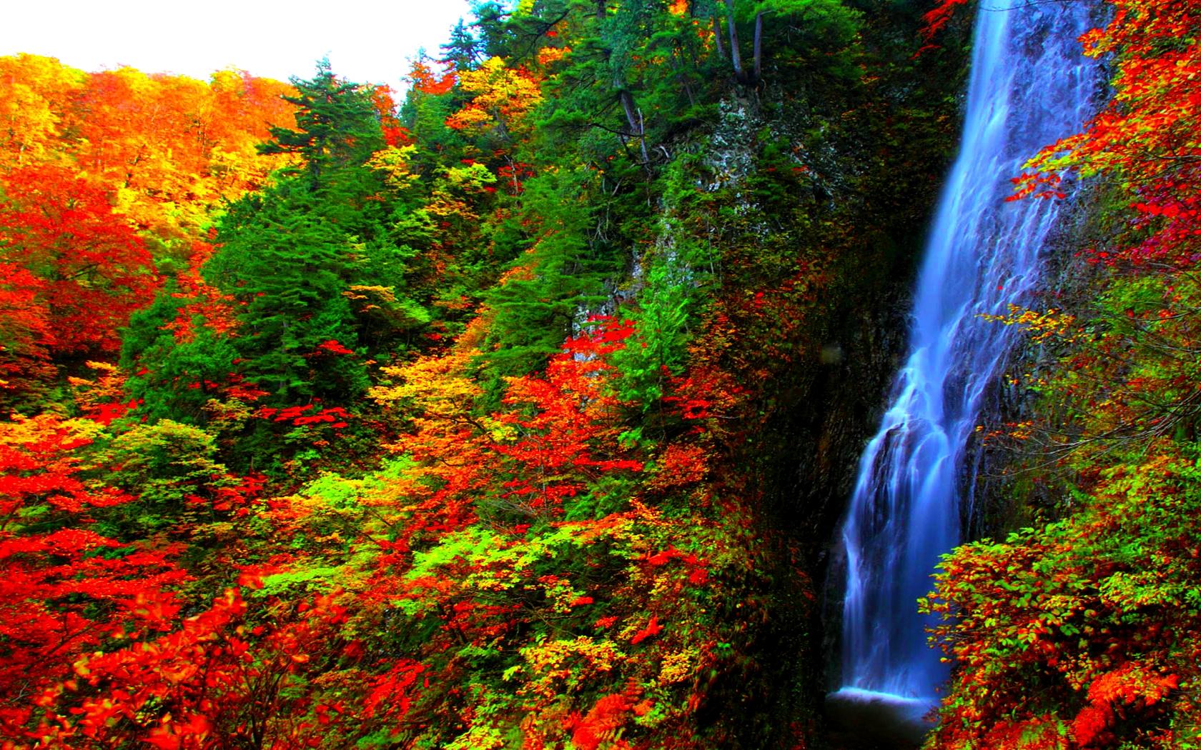 Золотая осень с водопадом