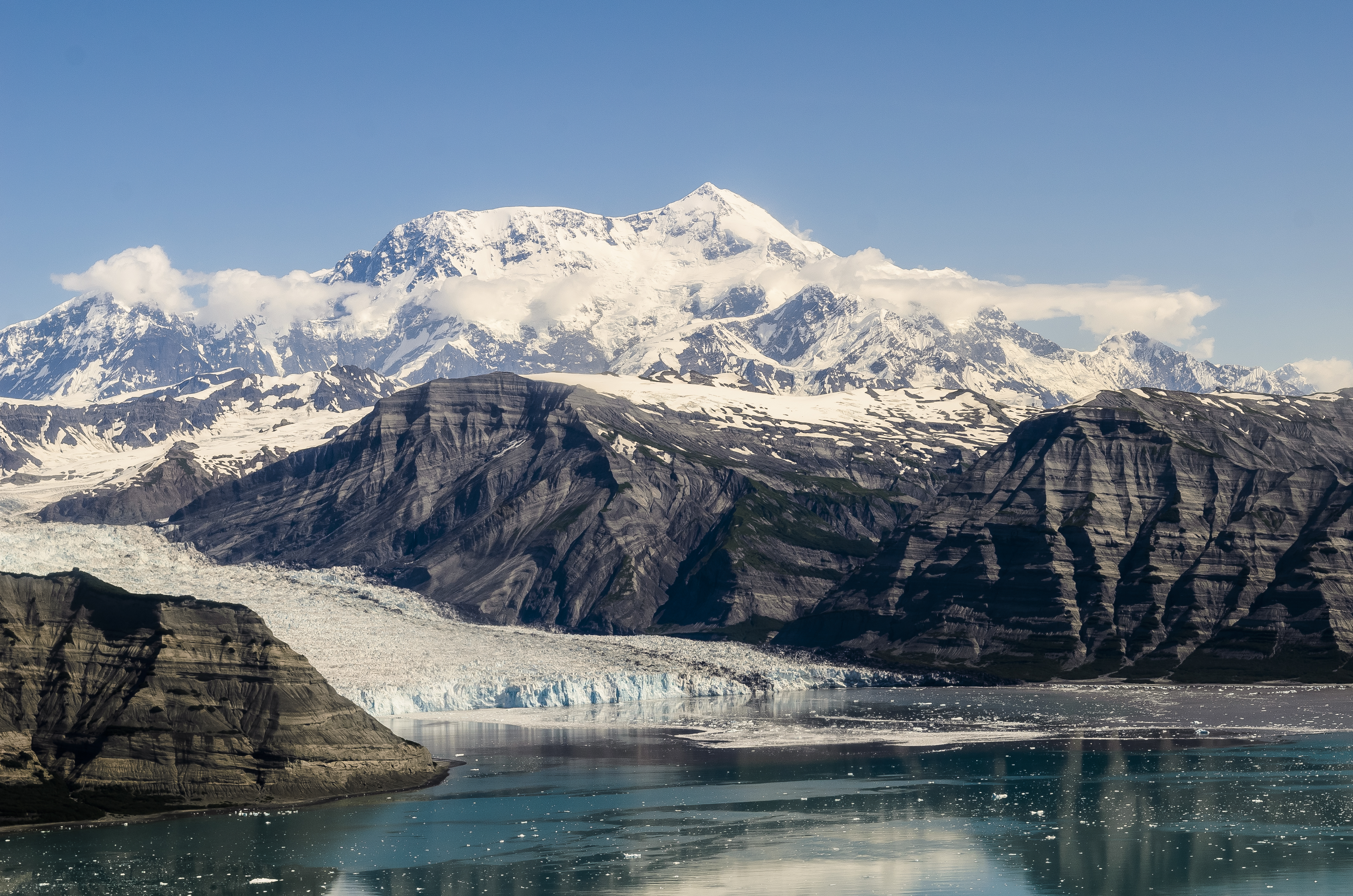 Скачать картинку Аляска, Национальный Парк, Берег, Природа, Горы в телефон бесплатно.