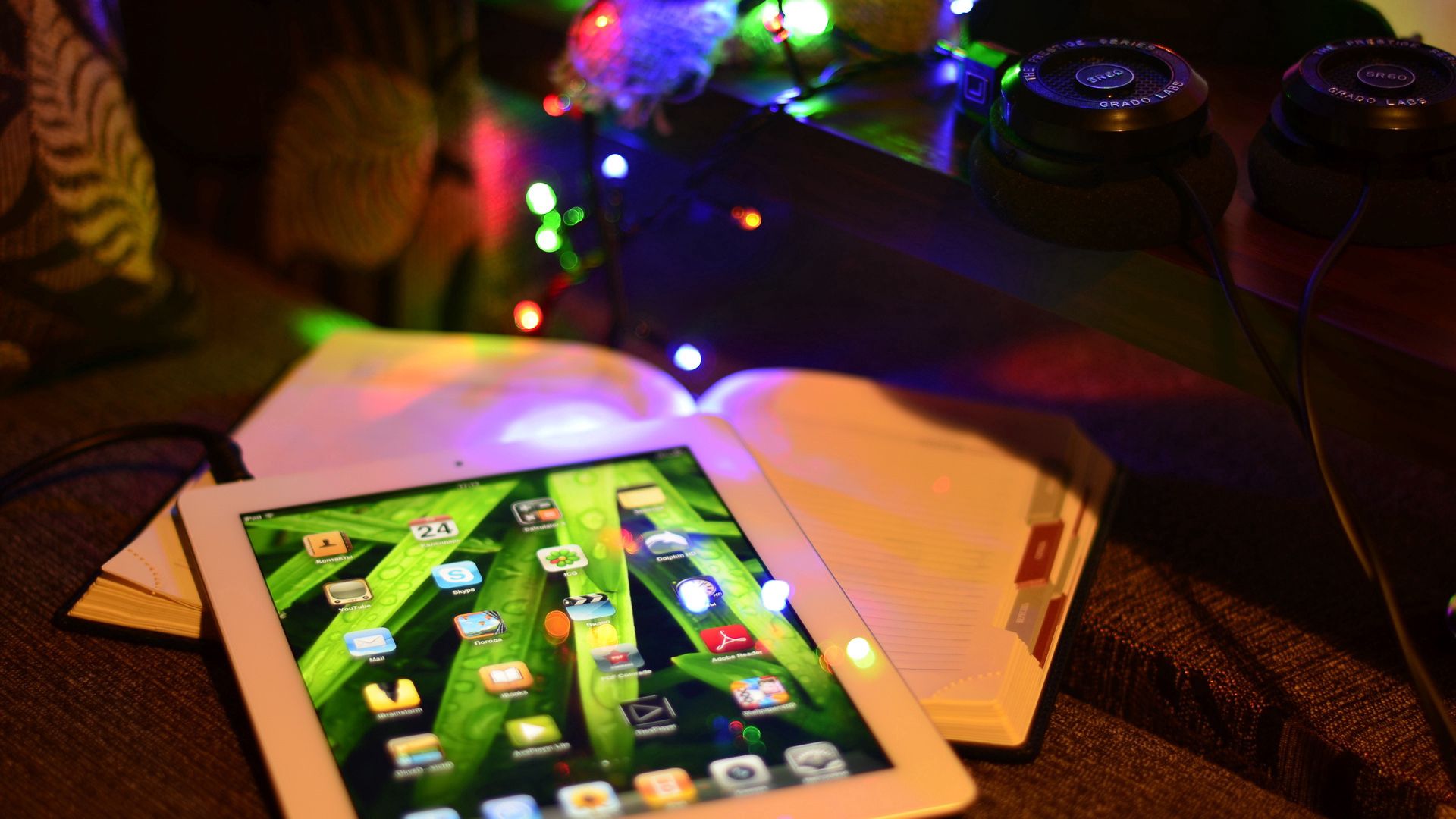 Téléchargez des papiers peints mobile Aipad, Ipad, Briller, Vacances, Nouvel An, Lumière, Divers gratuitement.