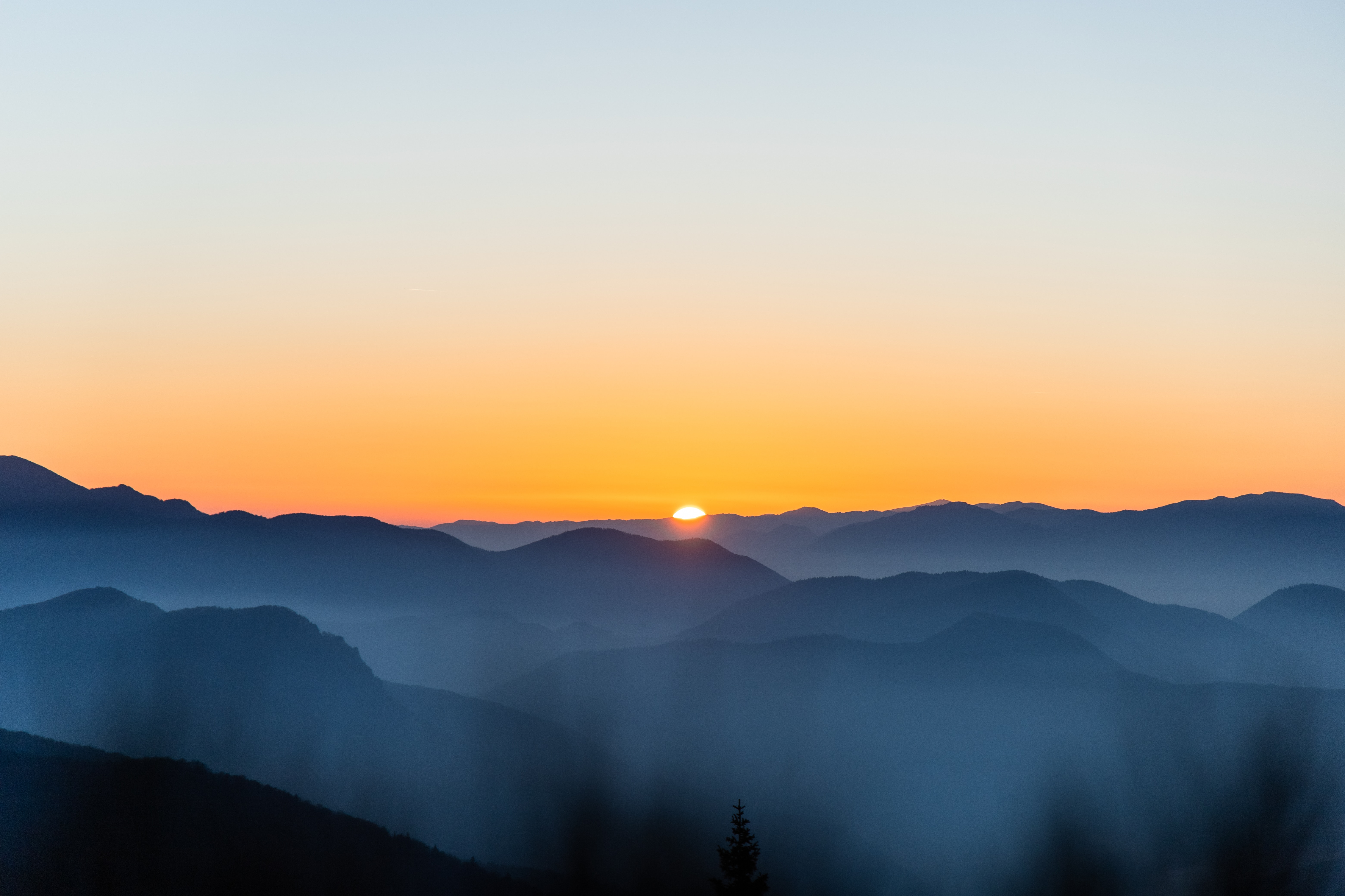 148417 Hintergrundbild herunterladen nebel, landschaft, natur, mountains, morgendämmerung, dämmerung, twilight - Bildschirmschoner und Bilder kostenlos