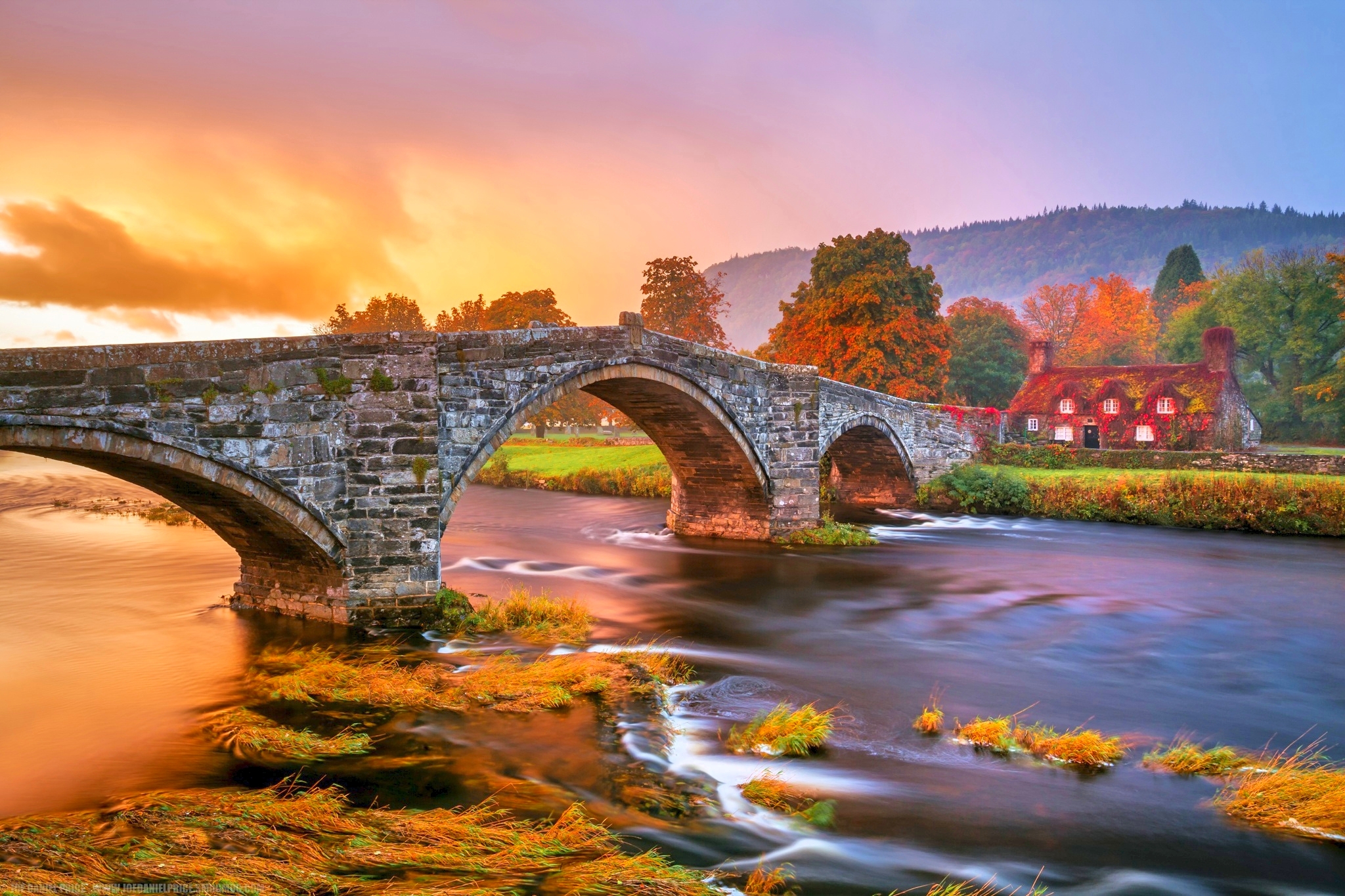 fall, man made, bridge, house, ivy, river, bridges High Definition image