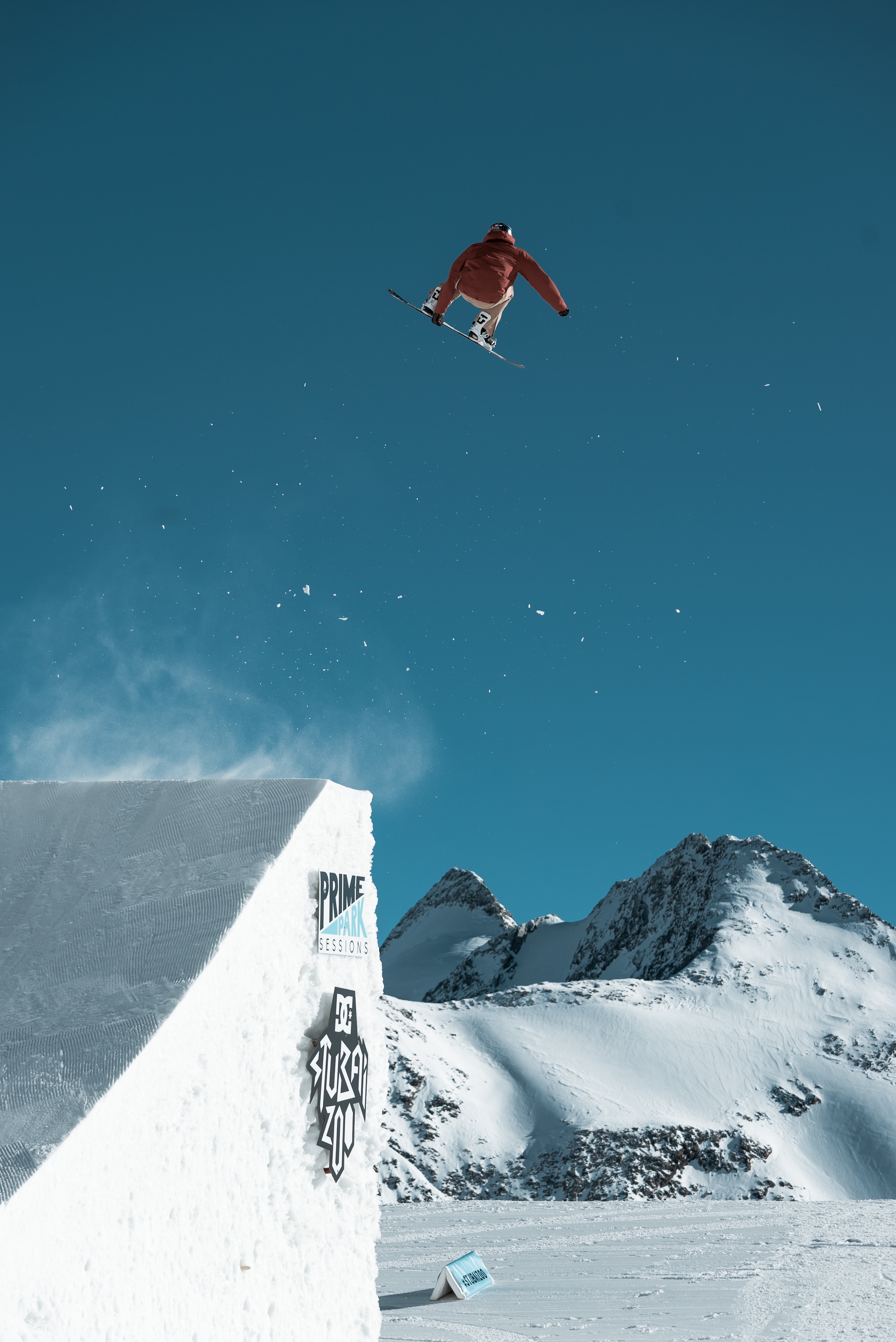 51892 télécharger le fond d'écran snowboard, sport, tour, rebondir, sauter, planche à neige, snowboarder, tromper - économiseurs d'écran et images gratuitement