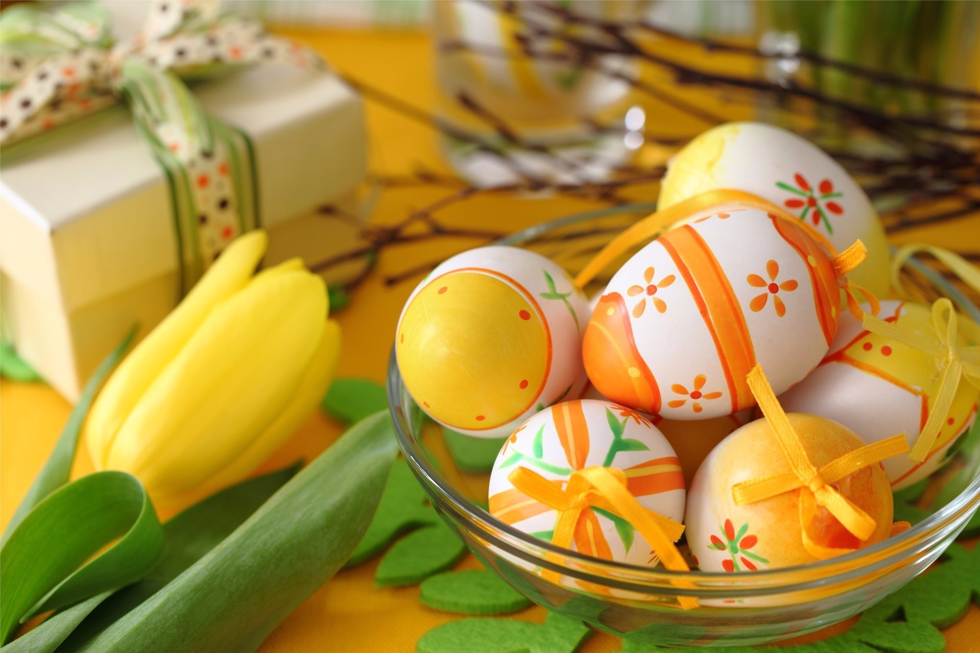 holiday, easter, bowl, easter egg, flower, gift, tulip Smartphone Background