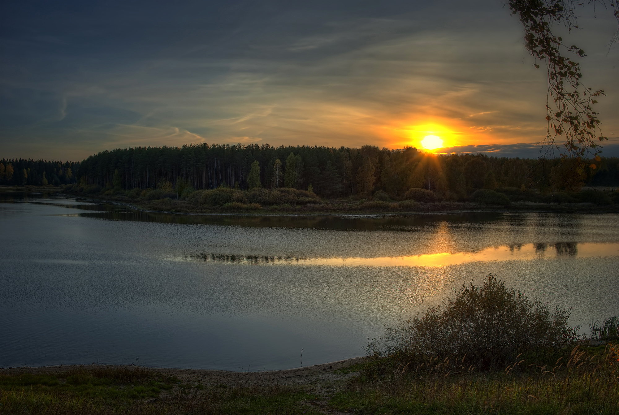 Закат лес река