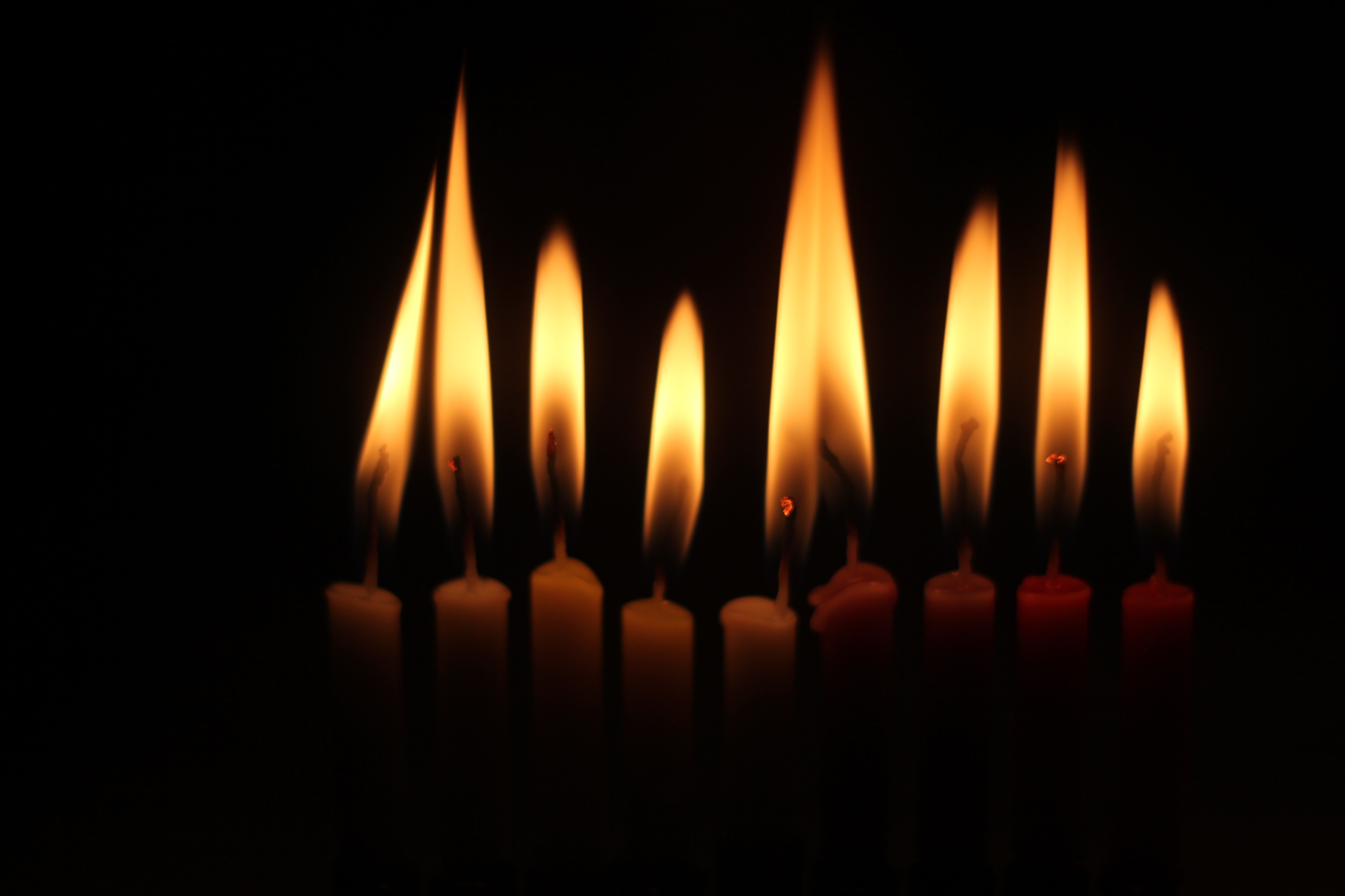 Laden Sie das Feuer, Kerzen, Dunkelheit, Flamme, Dunkel-Bild kostenlos auf Ihren PC-Desktop herunter