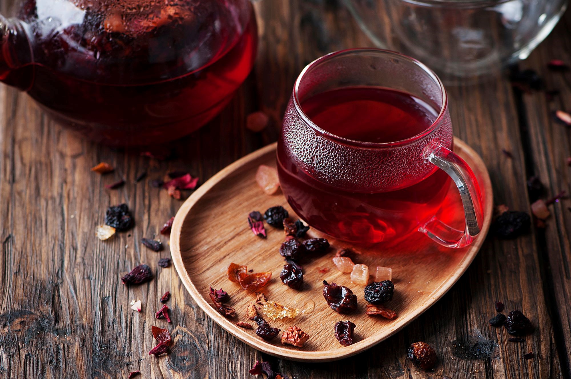 Фруктовый каркаде. Красный чай каркаде. Чай "каркаде". Фруктовый чай каркаде. Ягодный чай каркаде.