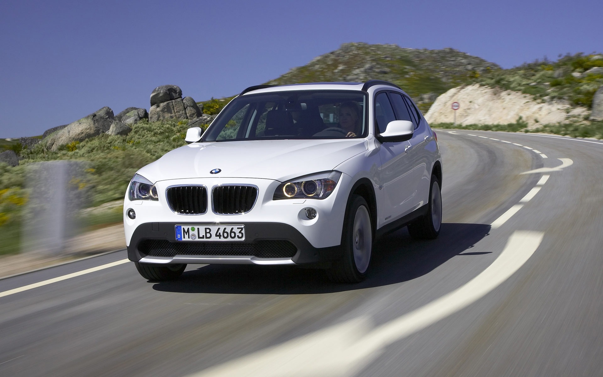 BMW x5 белый с бантом