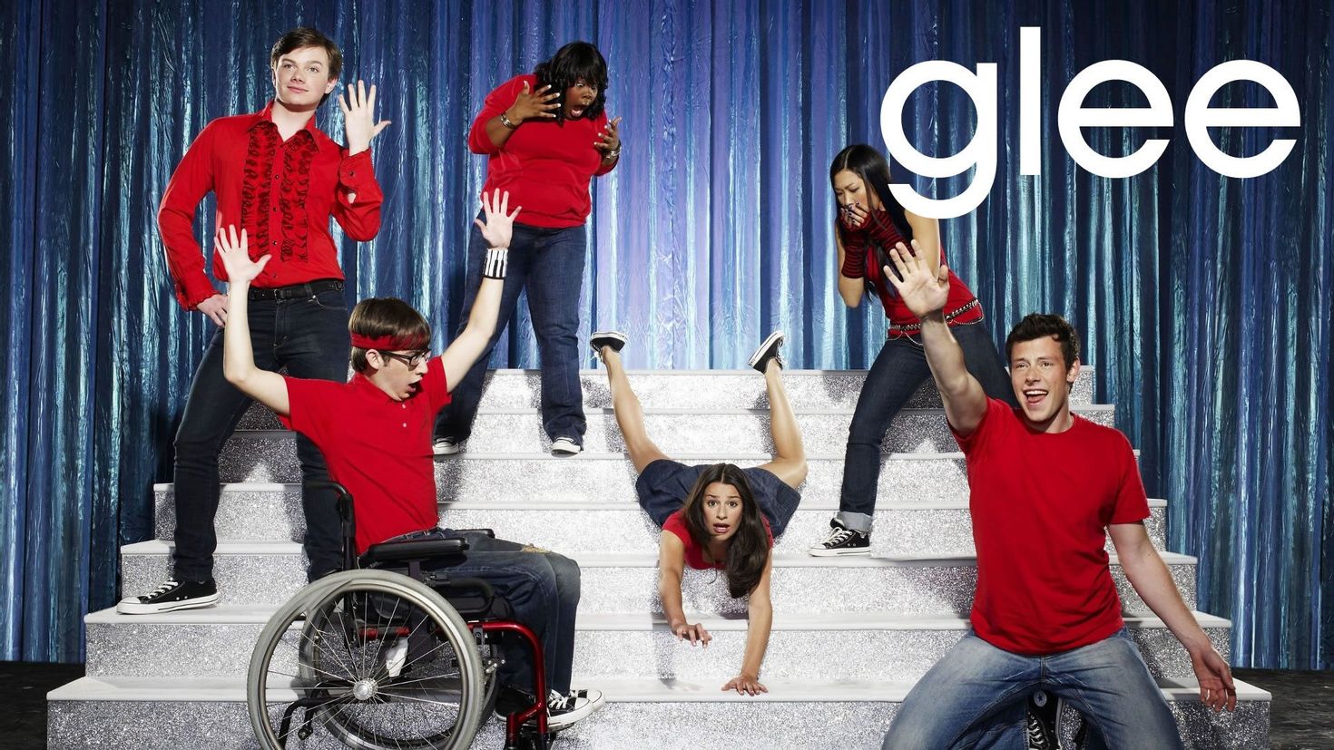 Шоу телефон. Лузеры сериал. Лузеры (2009). Glee Cast группа. Glee герои.