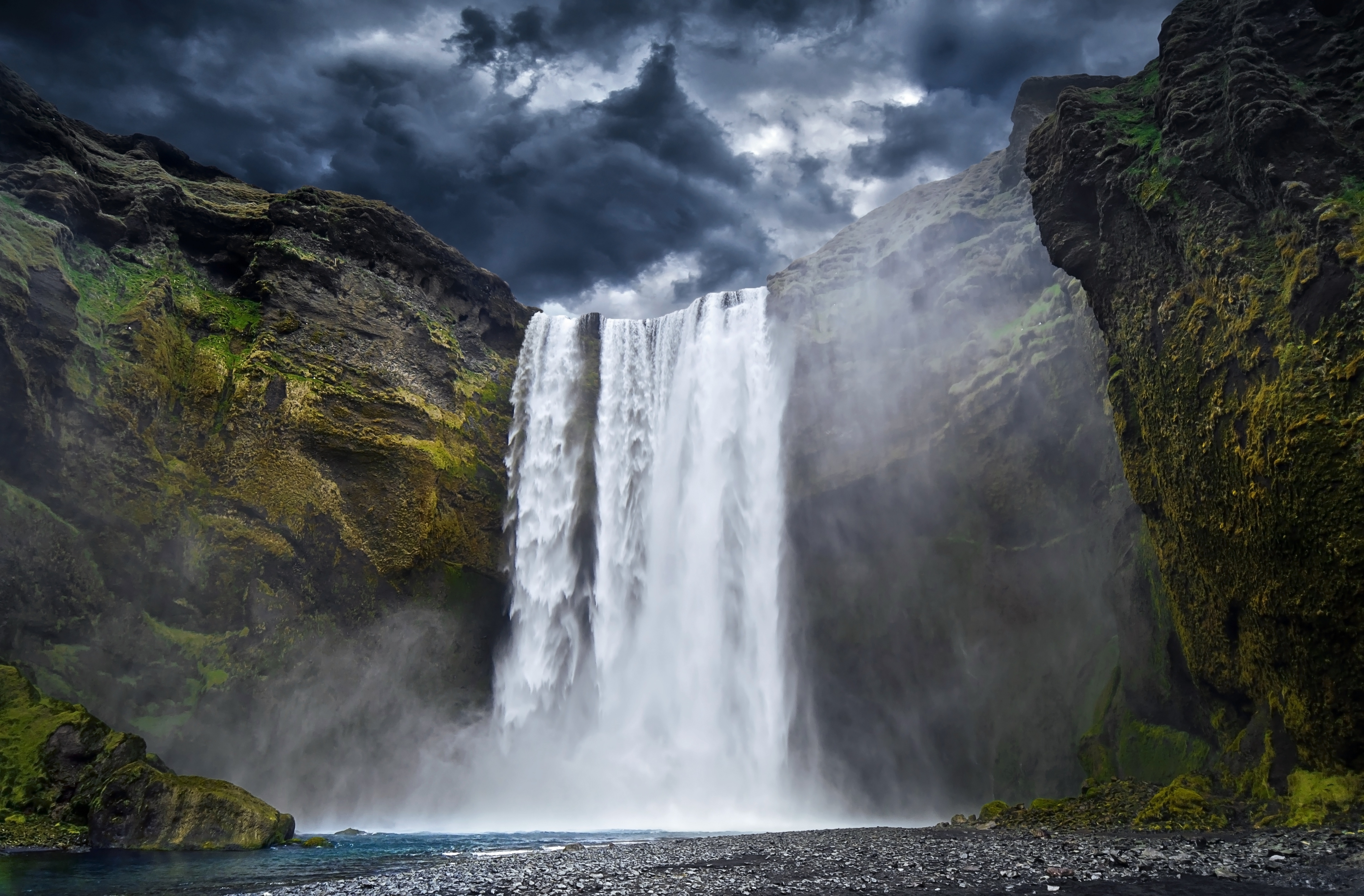 Водопад. Водопад Скоугафосс Исландия. Скалы водопад. Скоугафосс фьорды. Блоковый водопад.