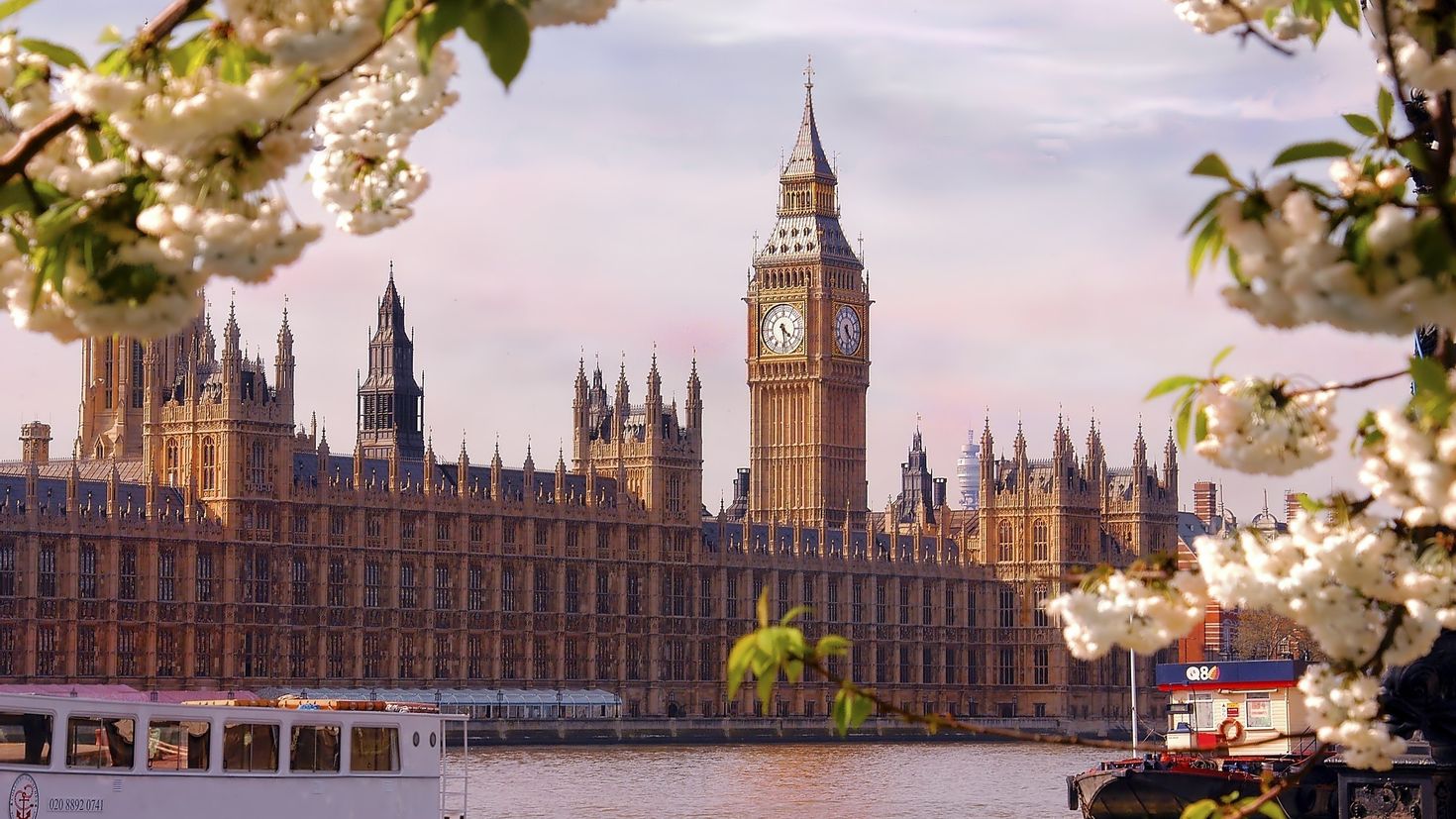 Велико d. Биг Бен в Лондоне. Дом парламента в Лондоне. Английский парламент и Биг Бен. Вестминстерский дворец и знаменитый Биг Бен..