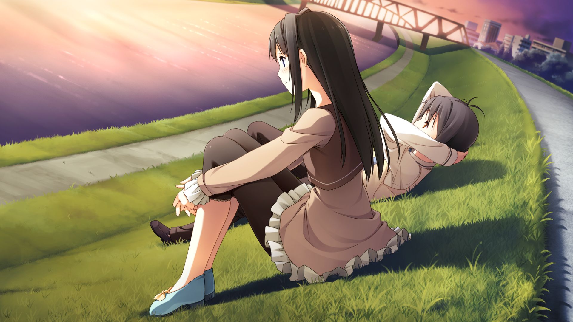 Аниме девушка сидит на траве