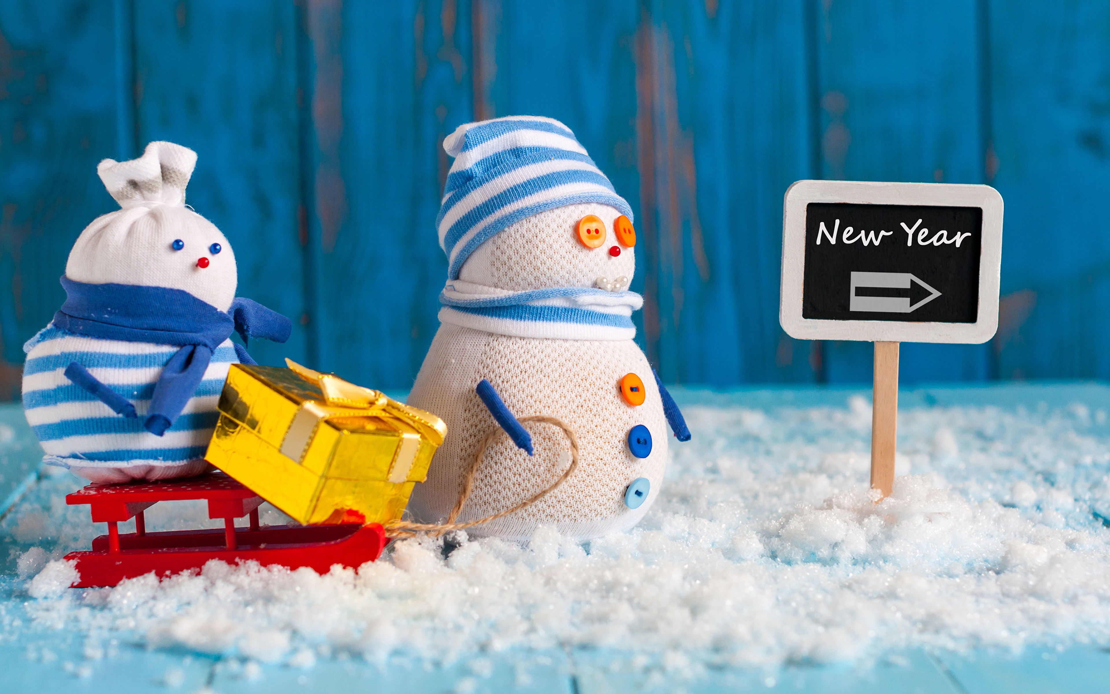 Download mobile wallpaper New Year, Snowman, Christmas, Holiday, Toy, Box, Gift for free.