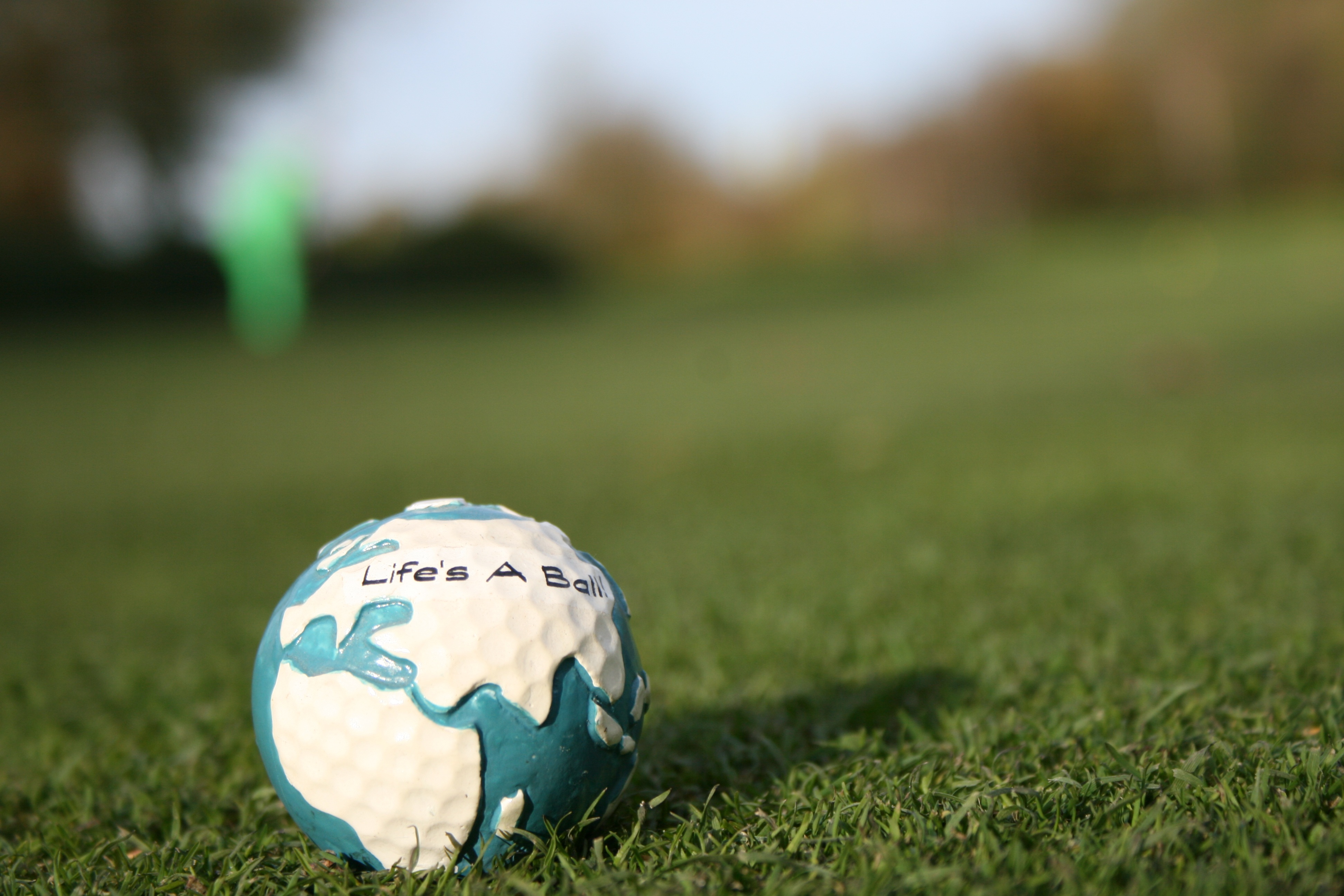 Handy-Wallpaper Sport, Ball, Grass, Golf kostenlos herunterladen.