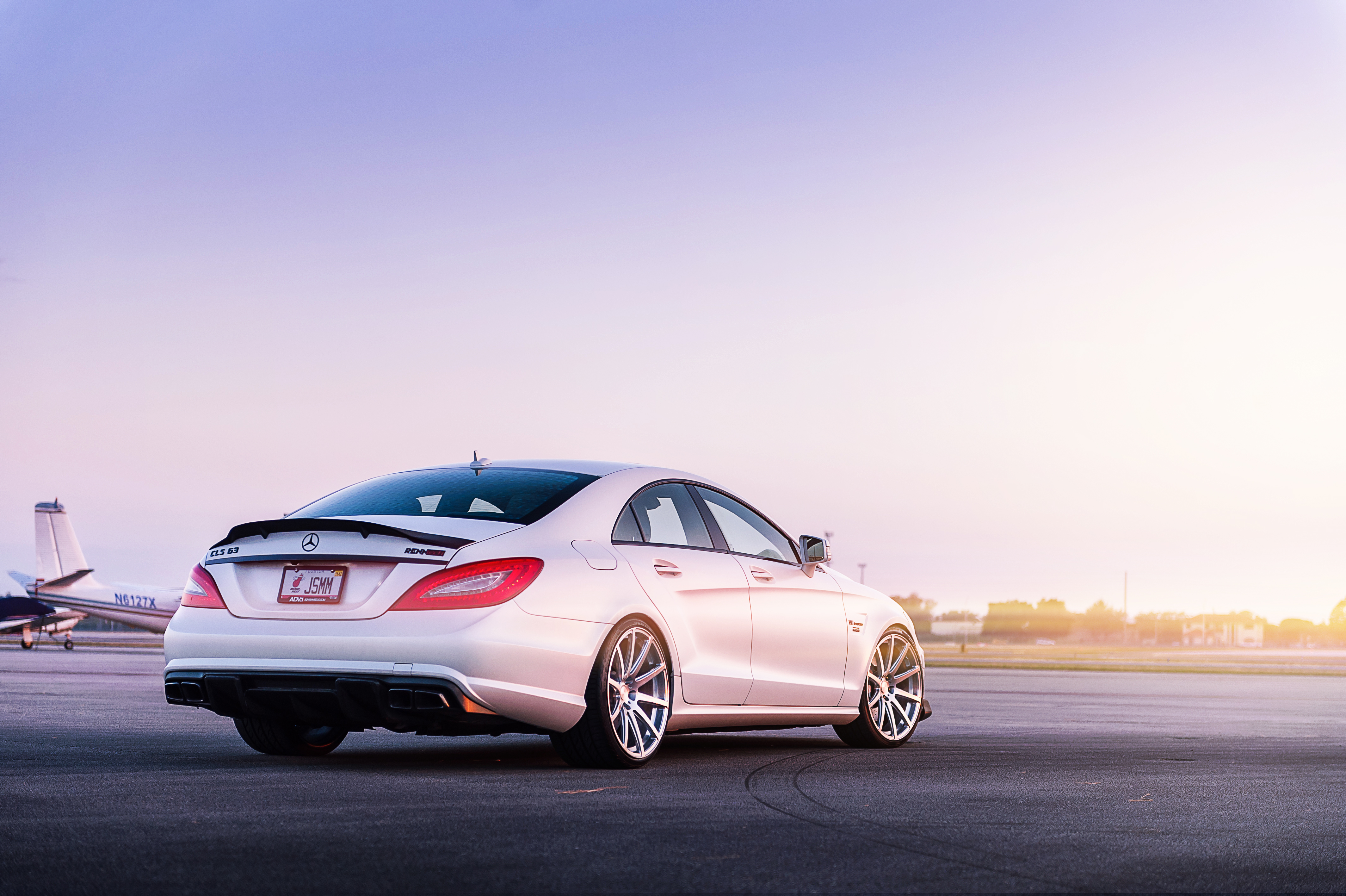 Mercedes Benz CLS 63 AMG ночью