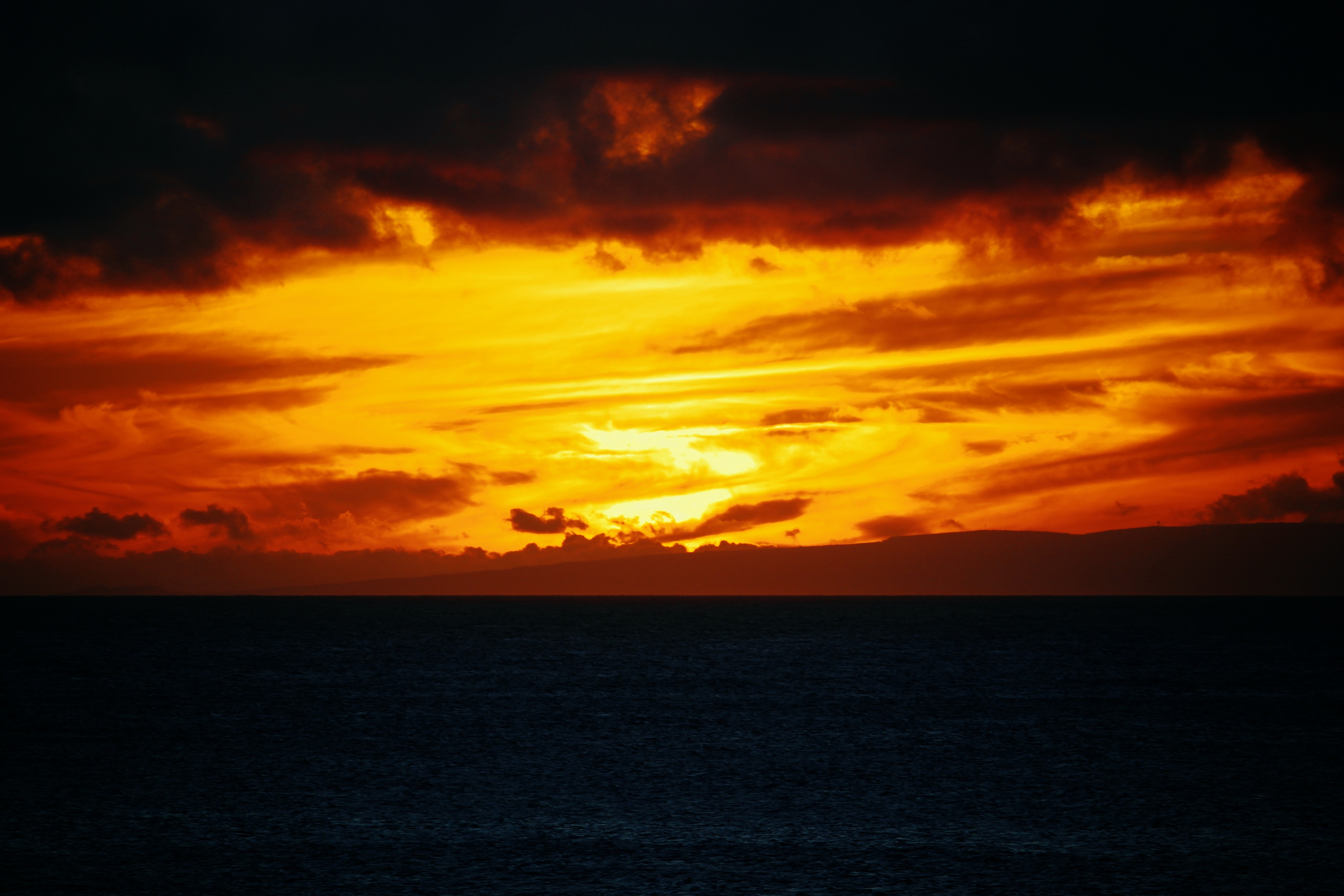 127874 Hintergrundbild herunterladen natur, sunset, sky, sea, clouds, horizont, feurig, fiery - Bildschirmschoner und Bilder kostenlos