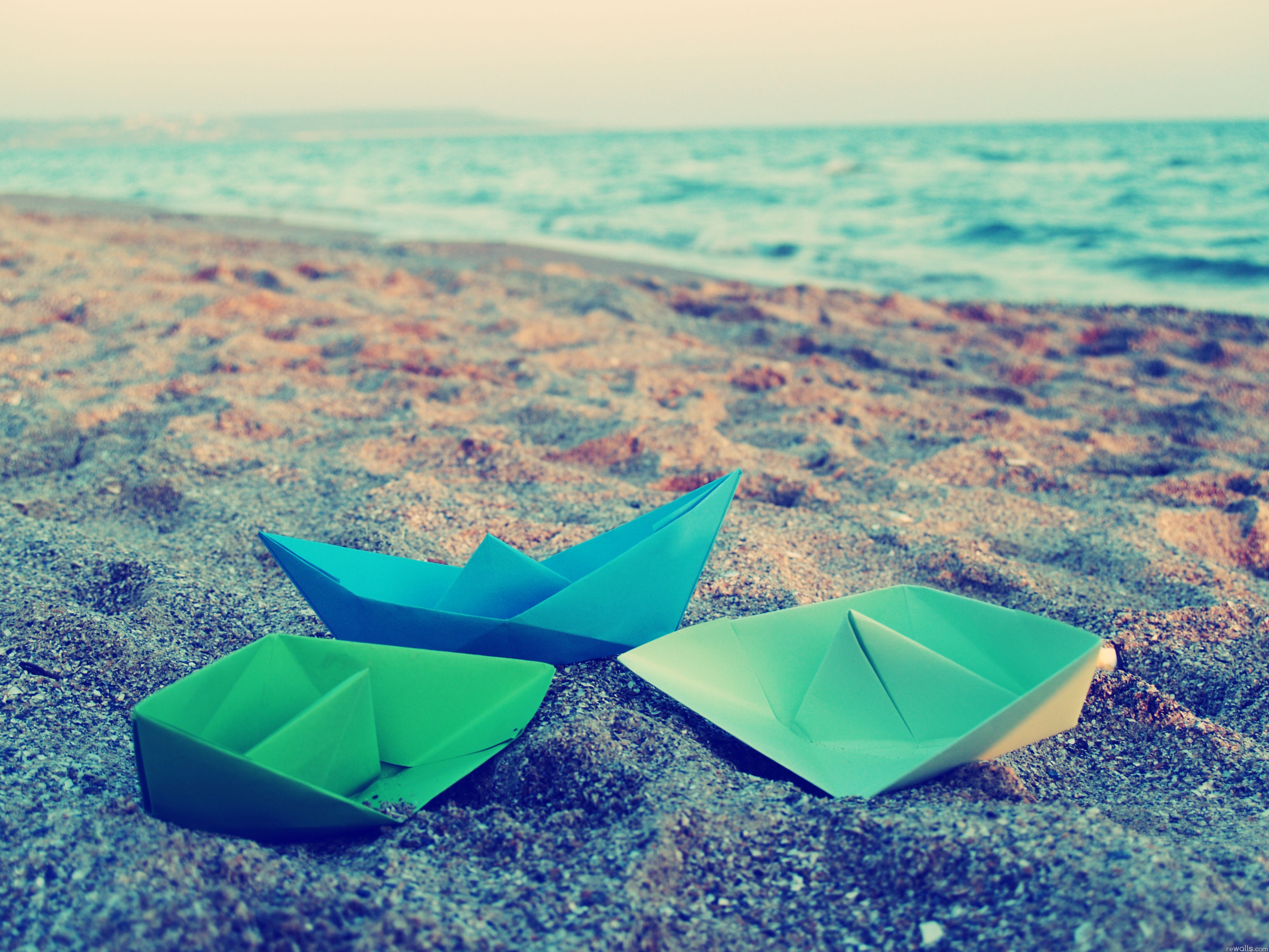 Laden Sie das Sand, Verschiedenes, Sonstige, Origami, Papierboote, Oberfläche-Bild kostenlos auf Ihren PC-Desktop herunter