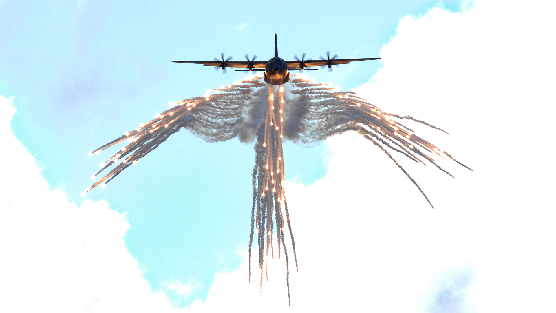 Фотография русских истребителей, изобразивших ангела в воздухе
