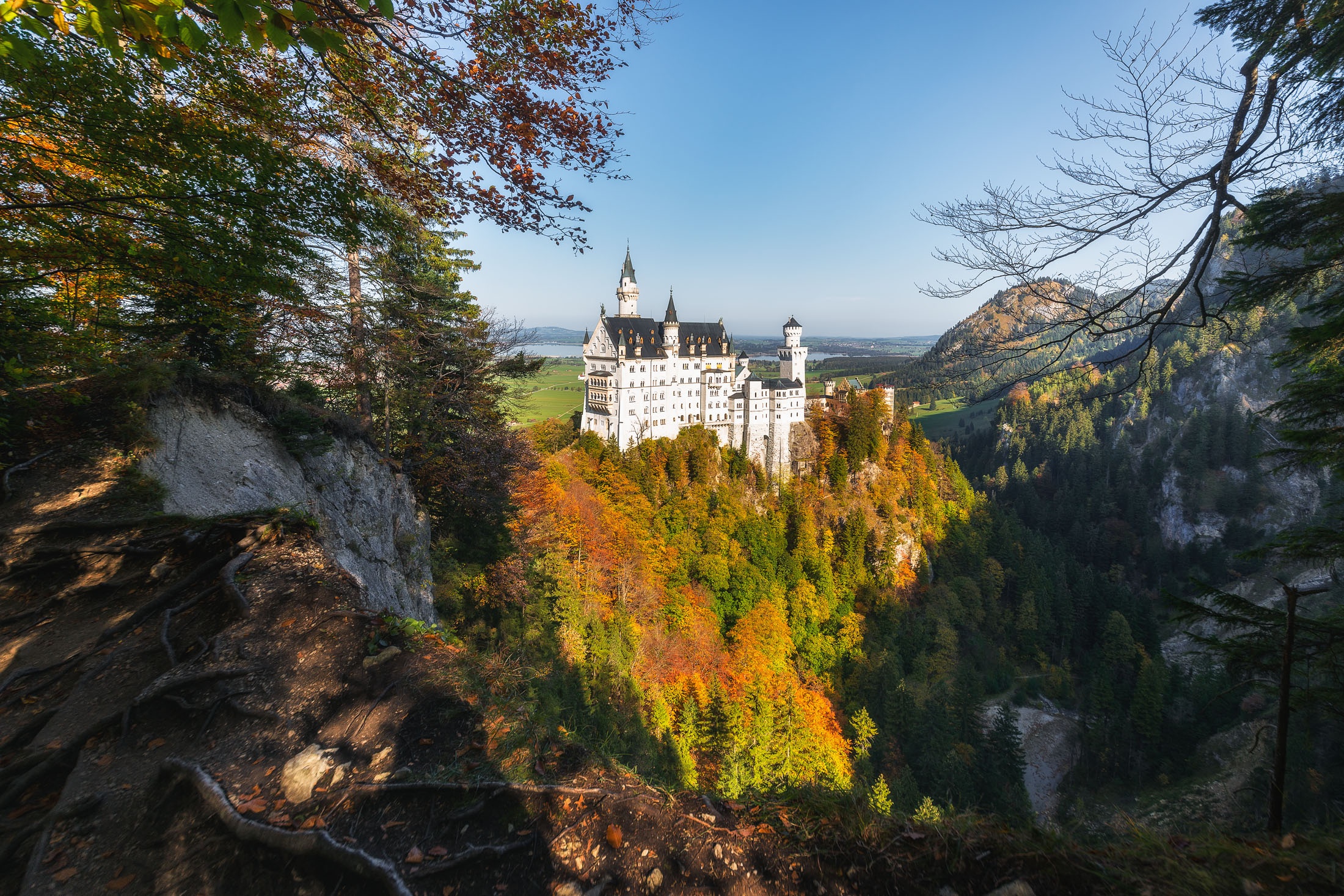 Осенний замок Нойшванштайн