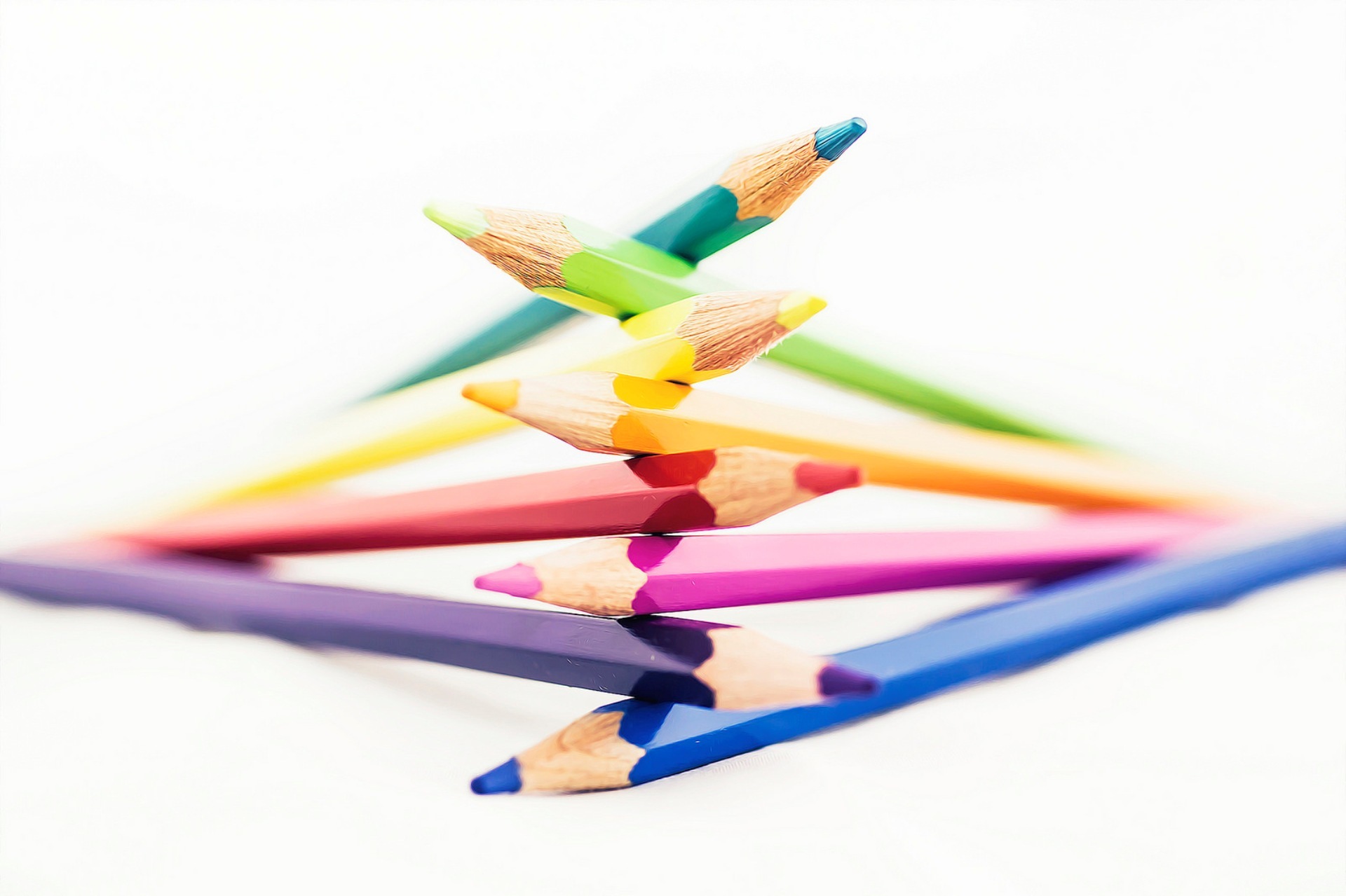 Ten pencils. Карандаши цветные. Цветные карандаши на белом фоне. Цветные карандаши разбросаны. Карандаш на белом фоне.