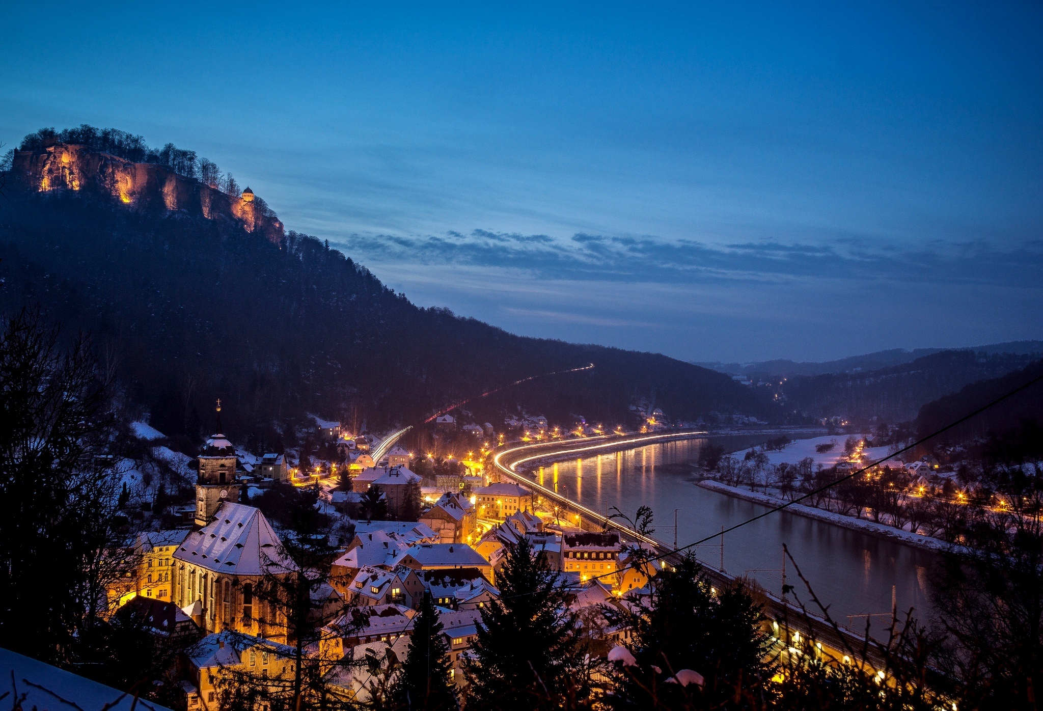 Germany switzerland. Хонштайн Германия. Швейцария. Горы Швейцарии ночью. Швейцария 4к город горы.