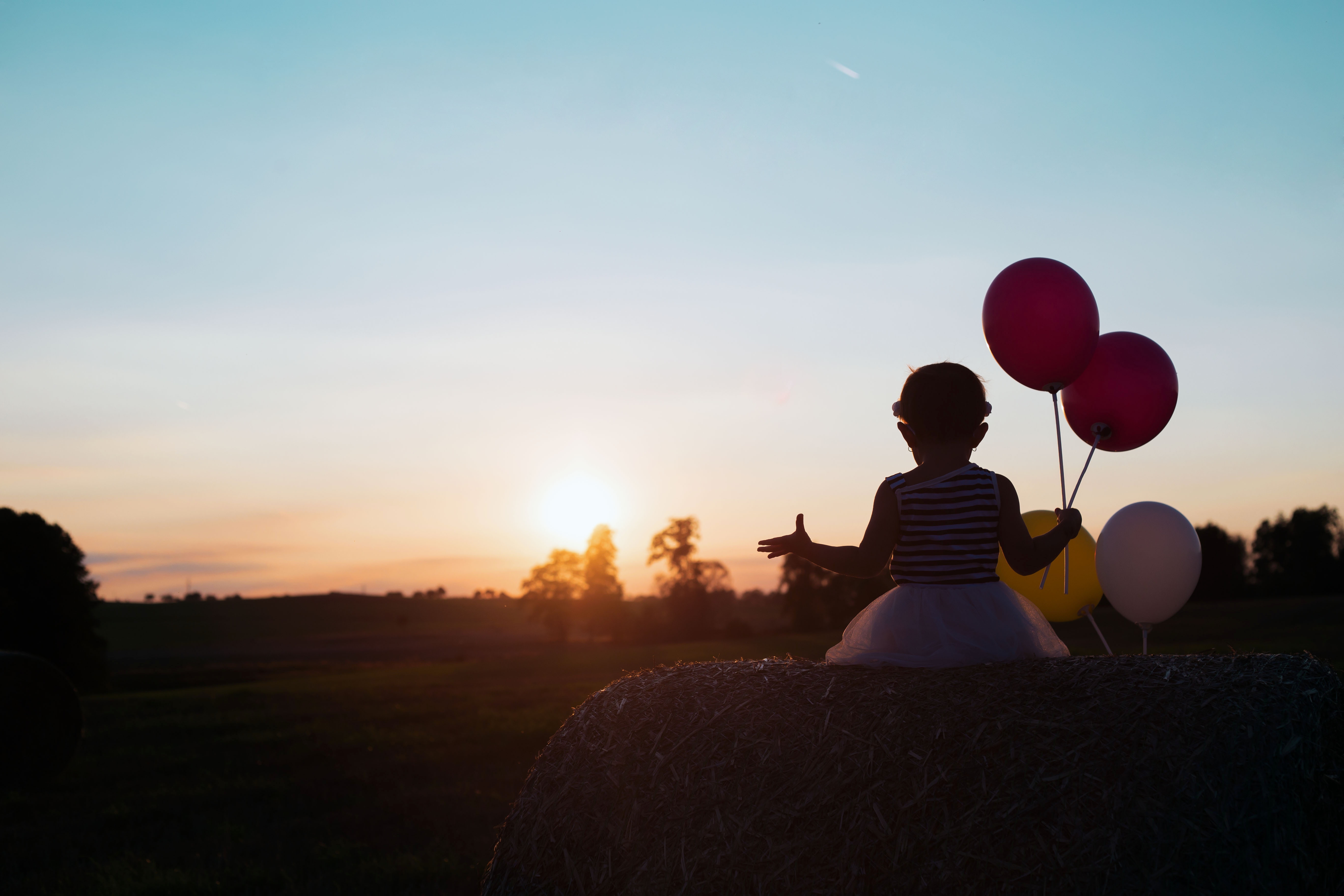 Laden Sie das Sunset, Kind, Luftballons, Dunkel-Bild kostenlos auf Ihren PC-Desktop herunter