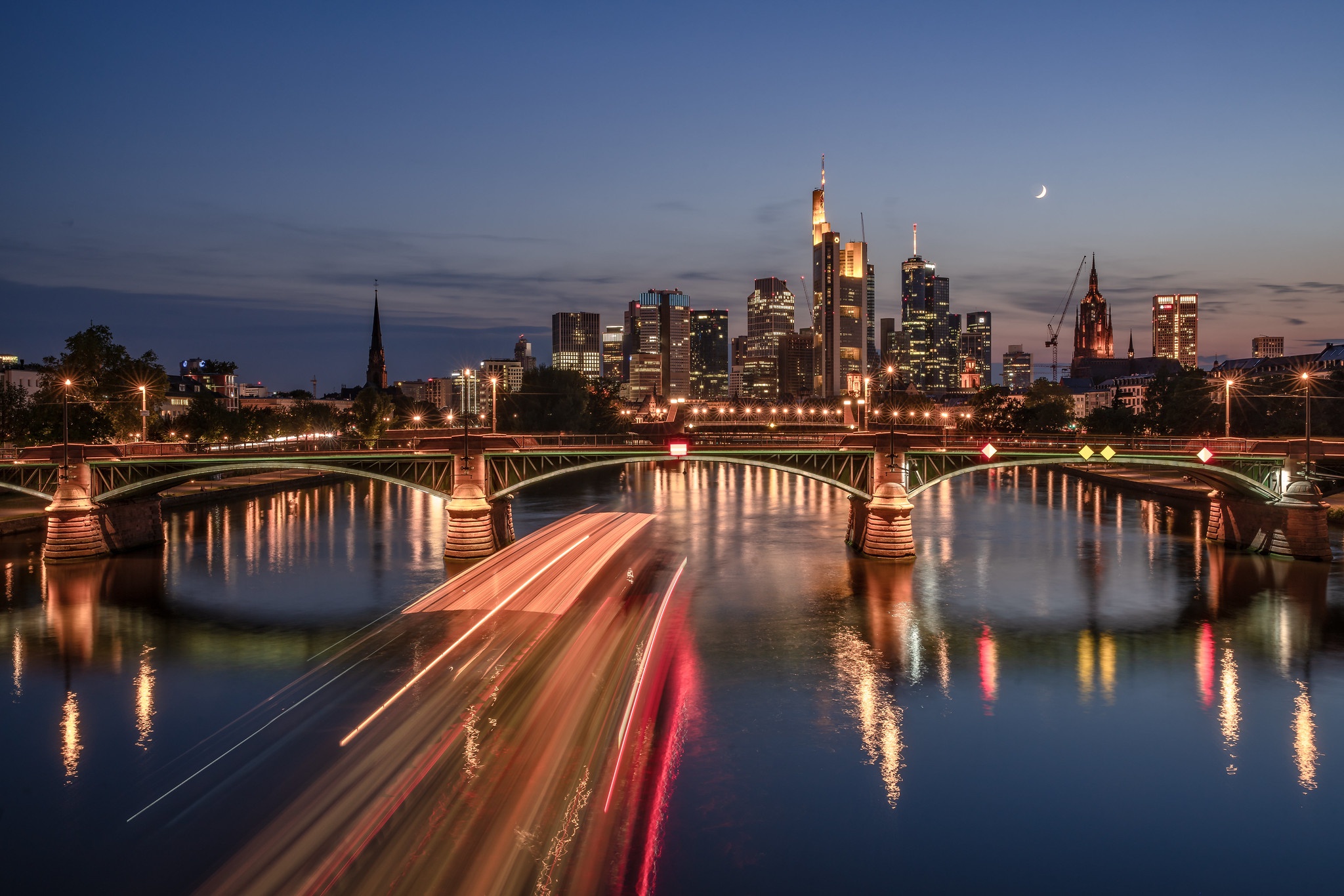 470921 скачать картинку сделано человеком, франкфурт, мост, город, германия, свет, река, города - обои и заставки бесплатно