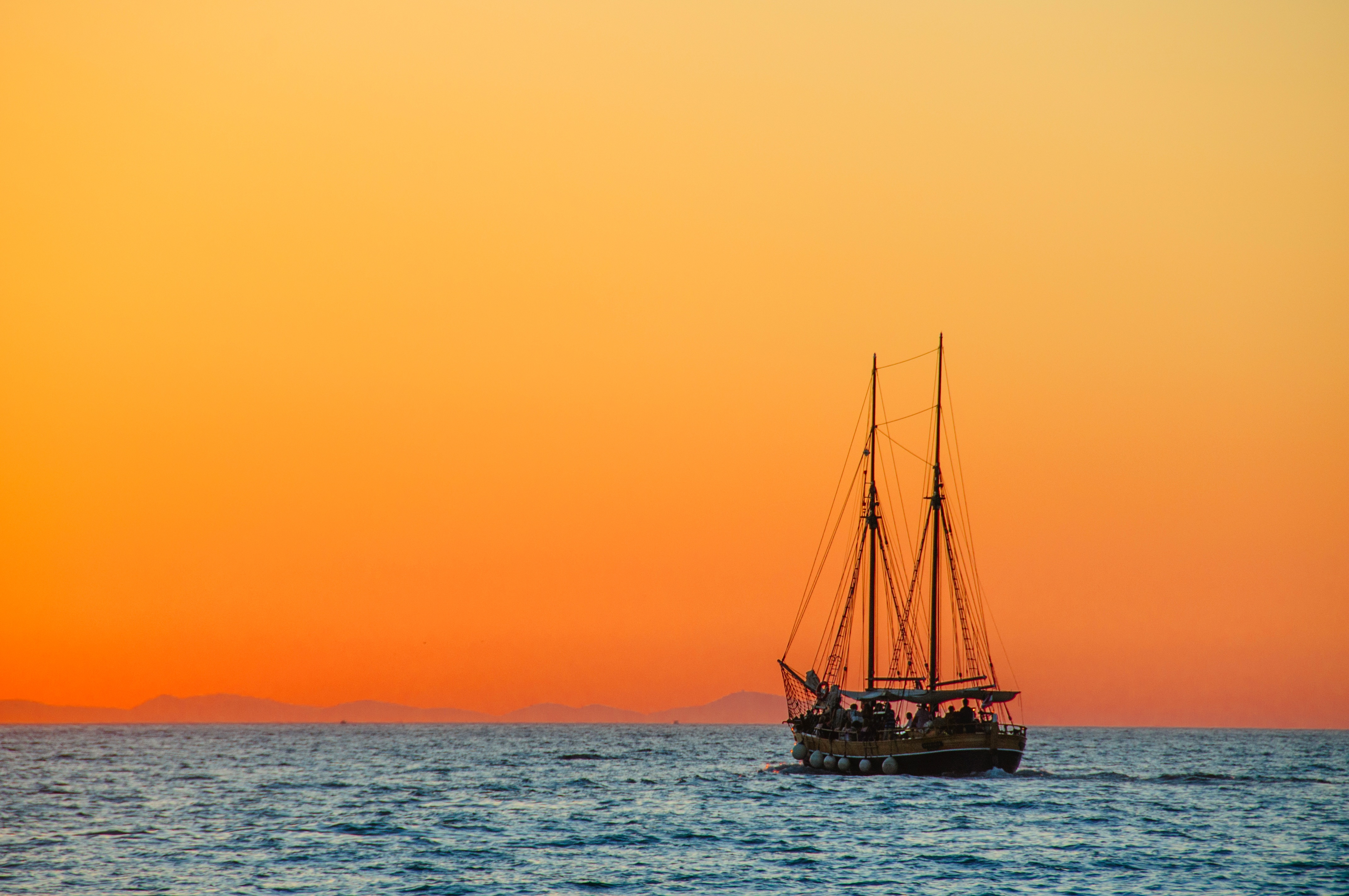 126363 Hintergrundbild herunterladen natur, sunset, sea, segelboot, sailfish, schiff, schiffes - Bildschirmschoner und Bilder kostenlos