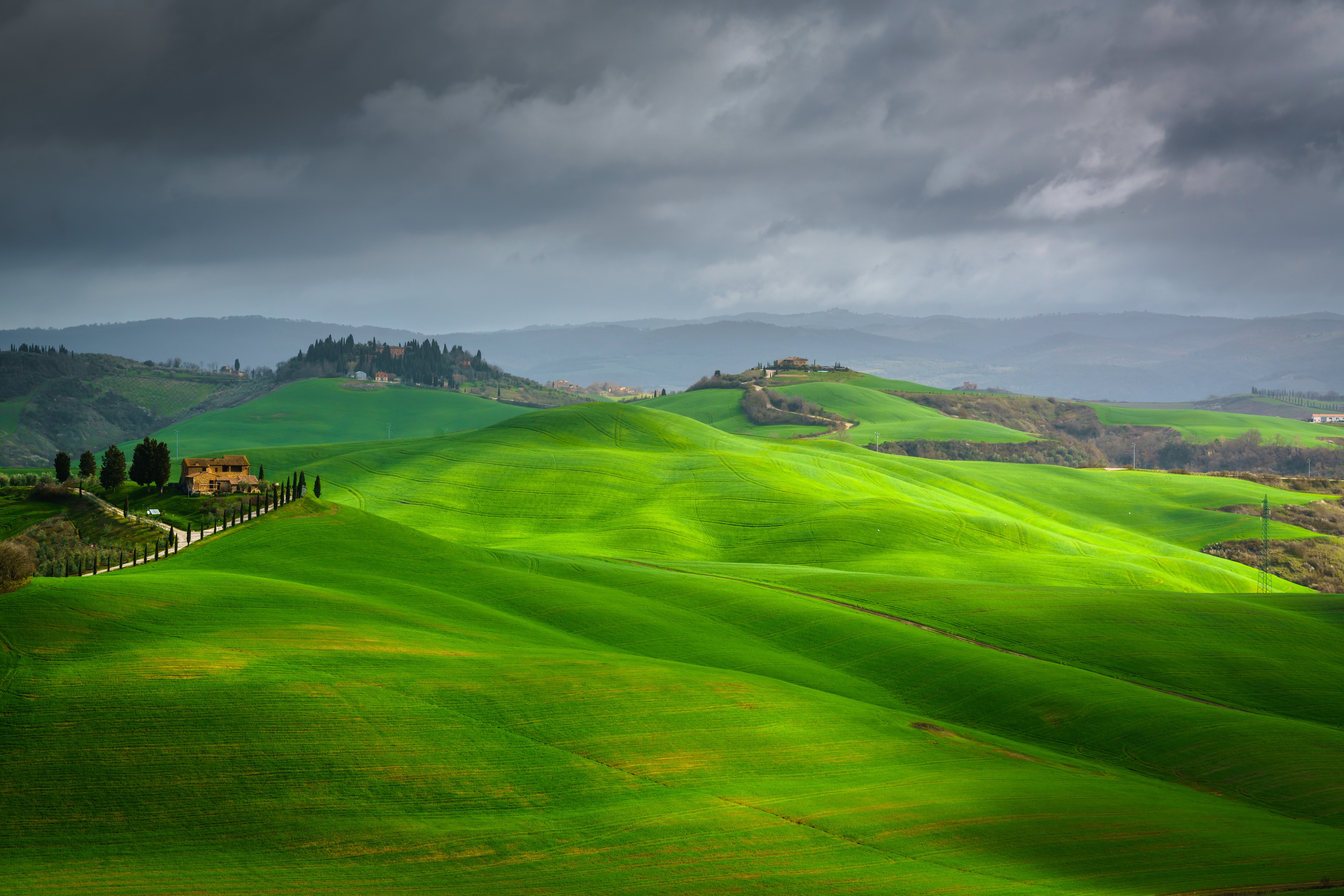 Beautiful hill. Тоскана Италия. Тоскана Италия зелёные холмы. Тоскана Италия Луга. Холмистая равнина Тоскана.