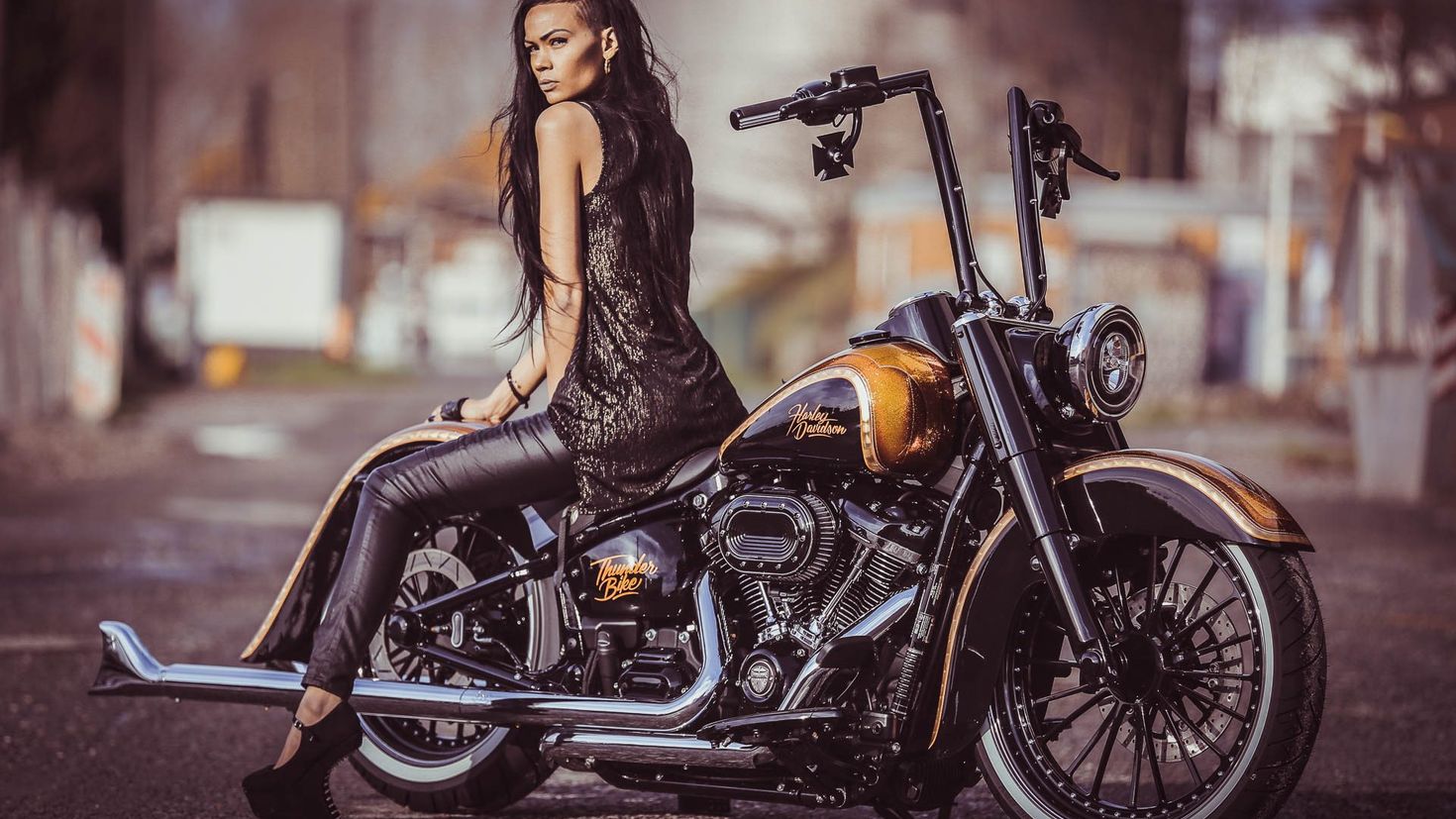 Harley style. Харлей Дэвидсон кастом и девушки. Чикано Харлей Дэвидсон. Harley Davidson Чикано. Chicano Motorcycle.