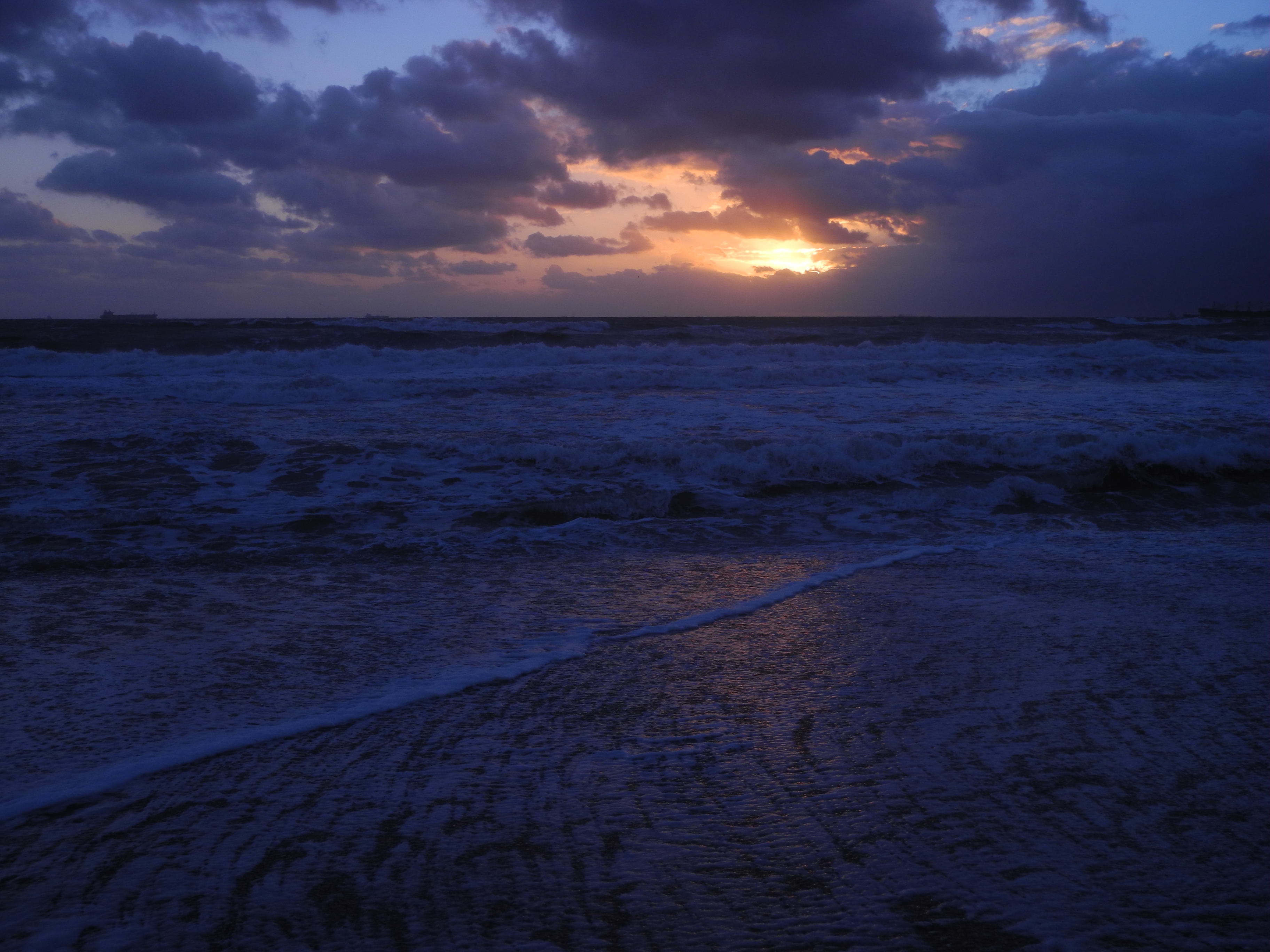 130614 descargar fondo de pantalla naturaleza, puesta del sol, mar, crepúsculo, ondas, playa, oscuridad: protectores de pantalla e imágenes gratis