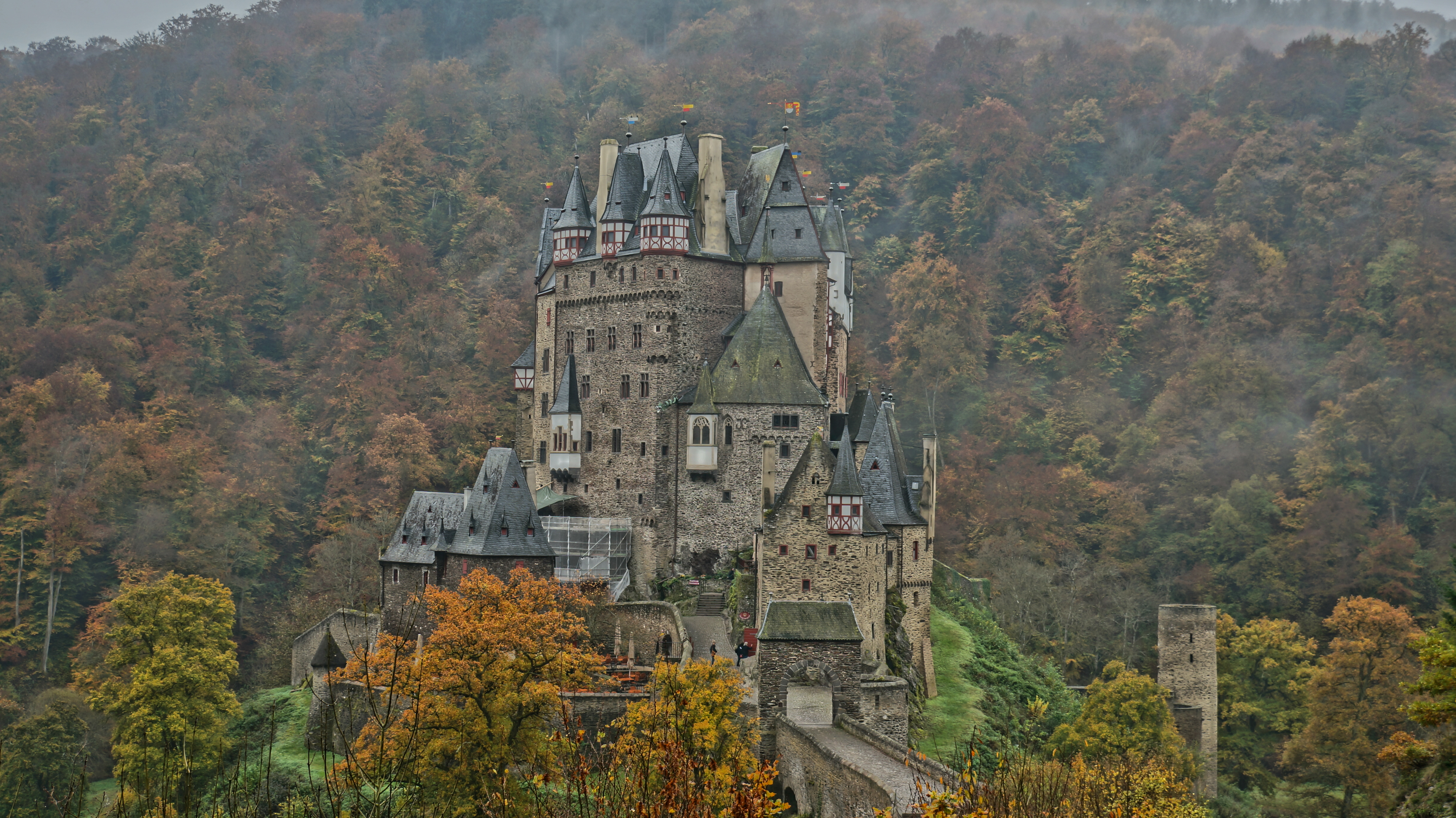 356424 descargar imagen hecho por el hombre, castillo de eltz, castillo, otoño, alemania, castillos: fondos de pantalla y protectores de pantalla gratis