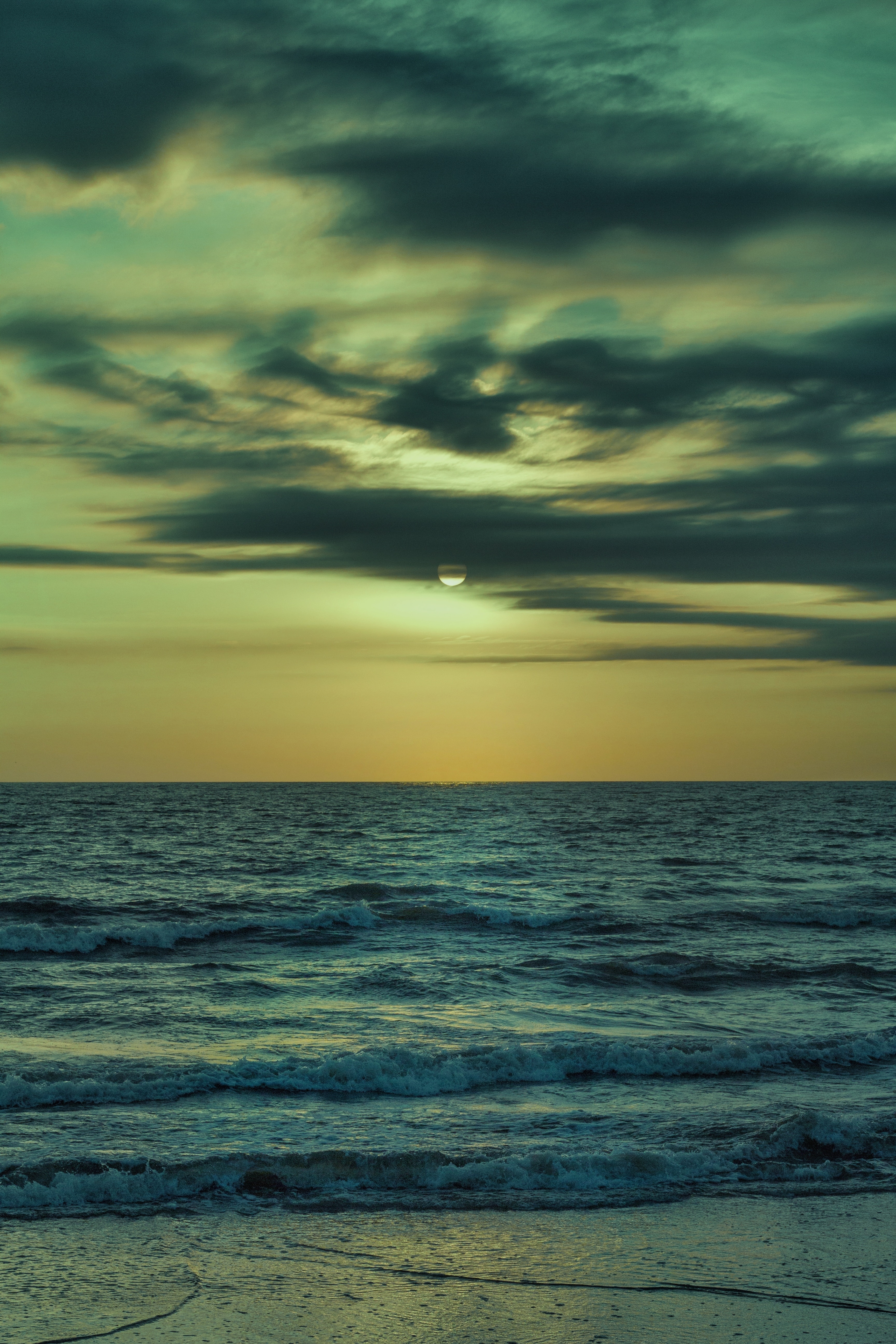 Download mobile wallpaper Dusk, Waves, Nature, Sea, Clouds, Coast, Twilight for free.