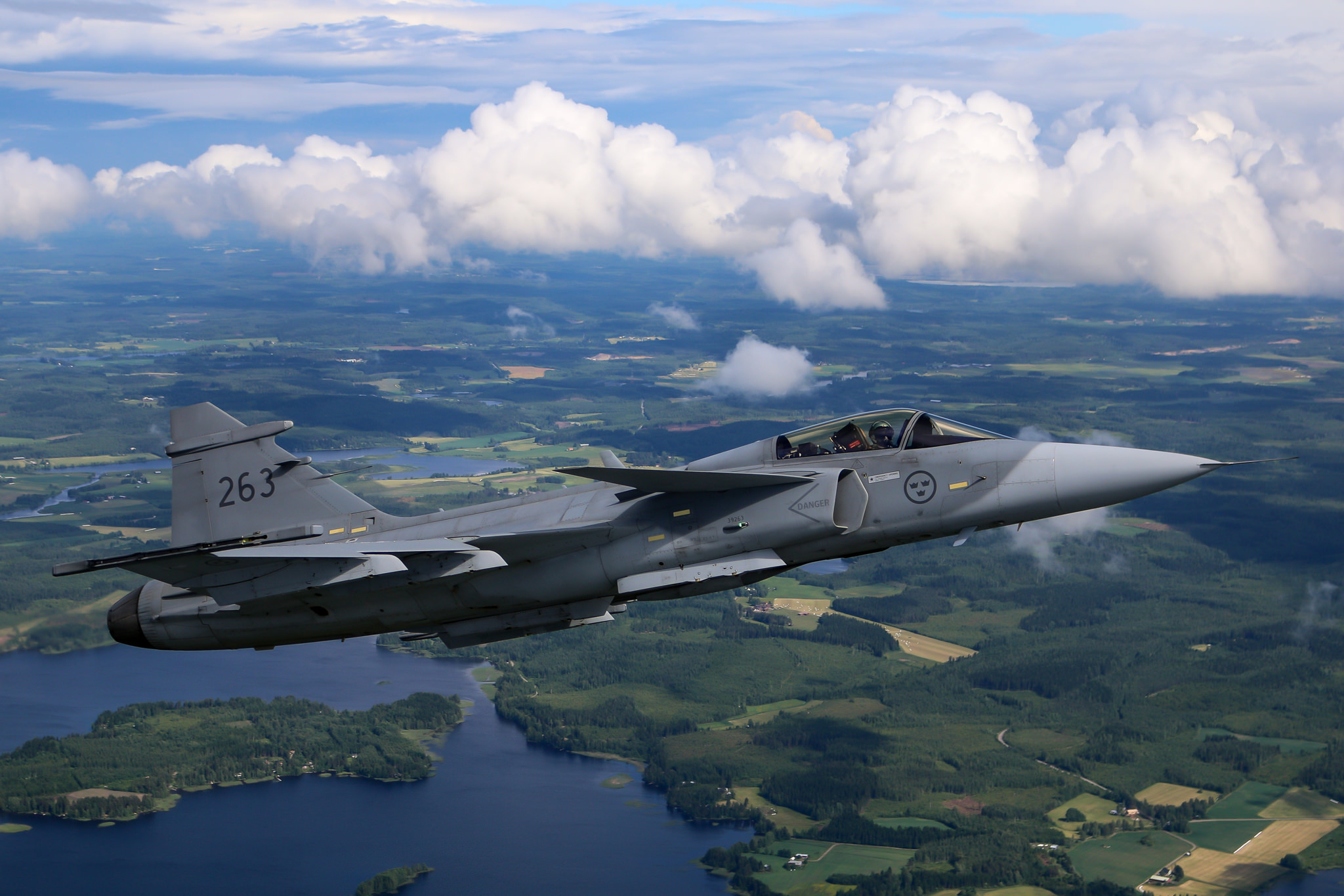 Saab jas 39 gripen. Saab Jas-39 Грипен. Истребитель Saab Jas 39. Истребитель Jas 39 Gripen. Самолет Jas 39a Gripen.