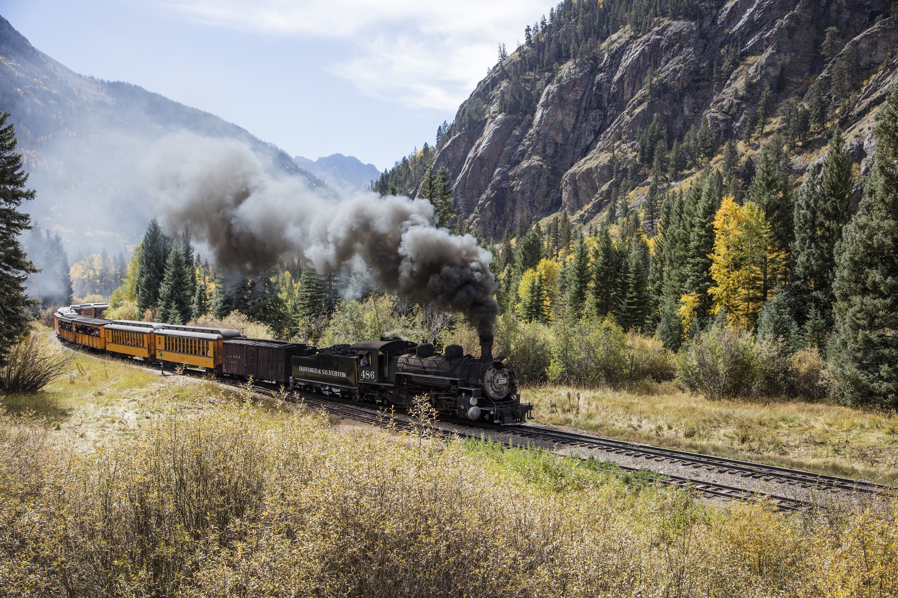 Железная дорога отметить. Durango Silverton паровоз. Железная дорога в горах. Старинный поезд. Паровоз в горах.