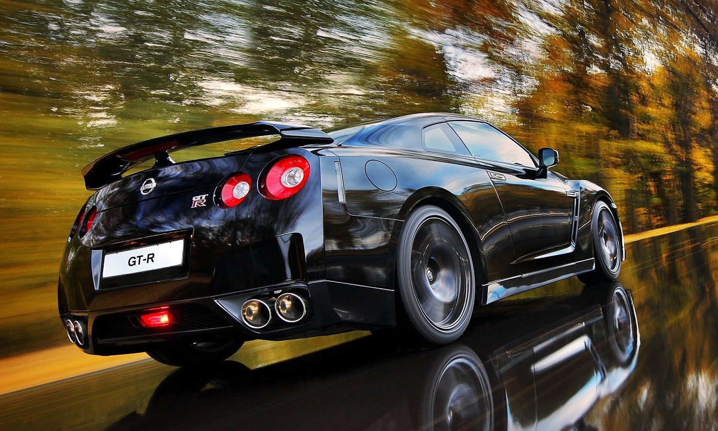 Nissan GTR 2017 ночью